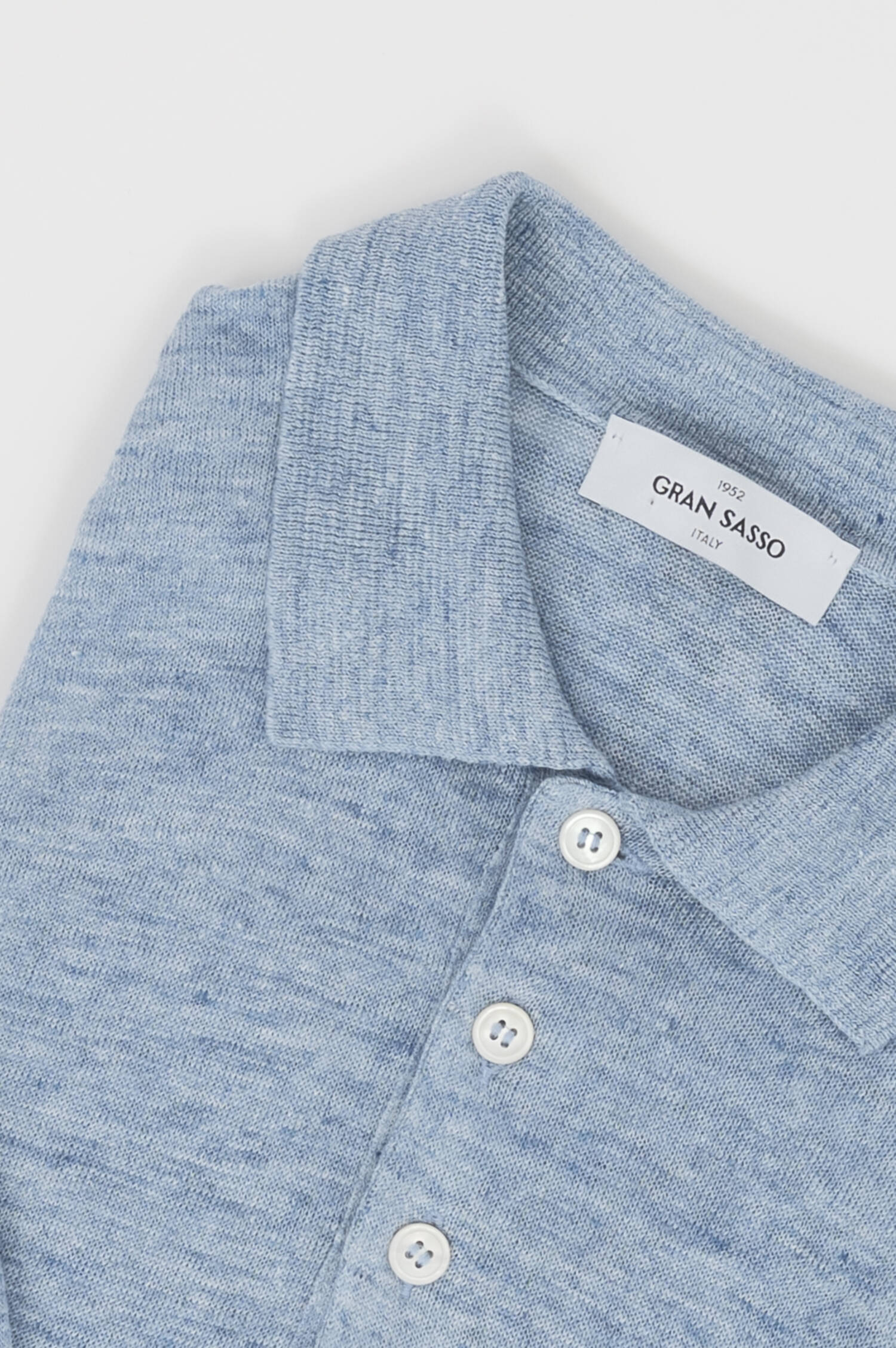 Poloshirt aus Leinen in Hellblau meliert