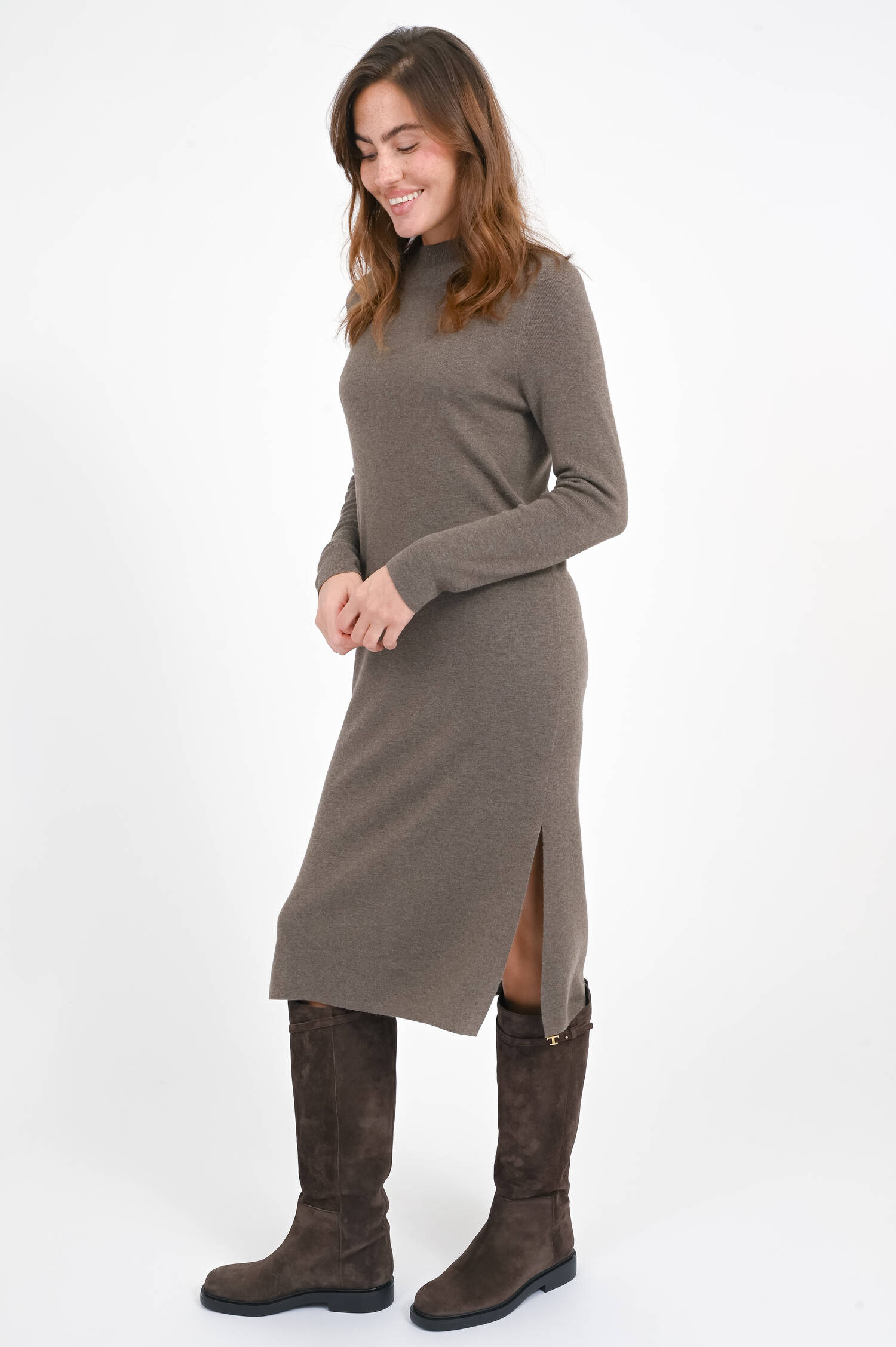 Strickkleid mit Stehkragen in Cacao Strickkleid mit Stehkragen in Cacao