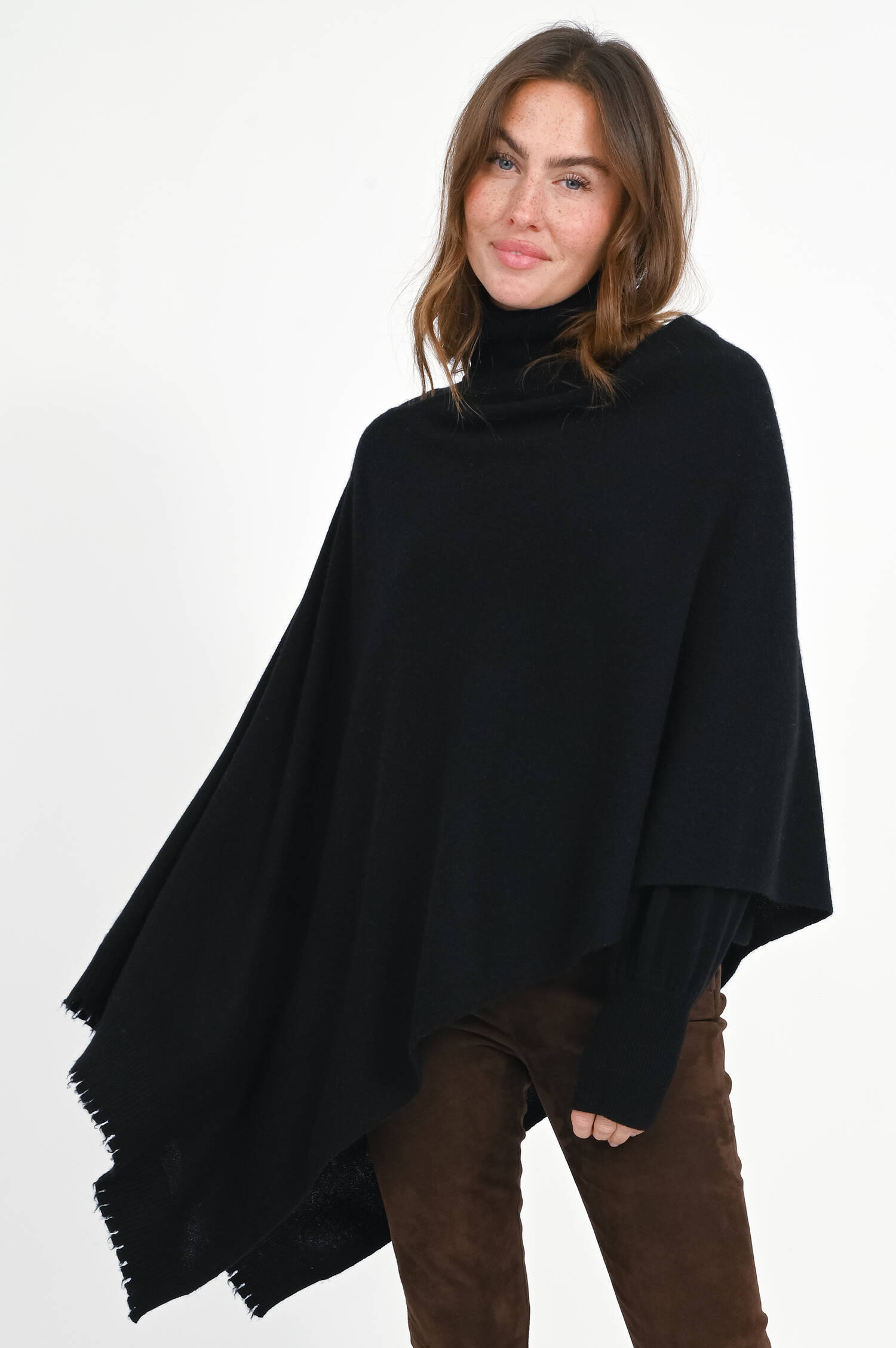 Poncho aus Woll-Cashmere-Mix in Black Poncho aus Woll-Cashmere-Mix in Black