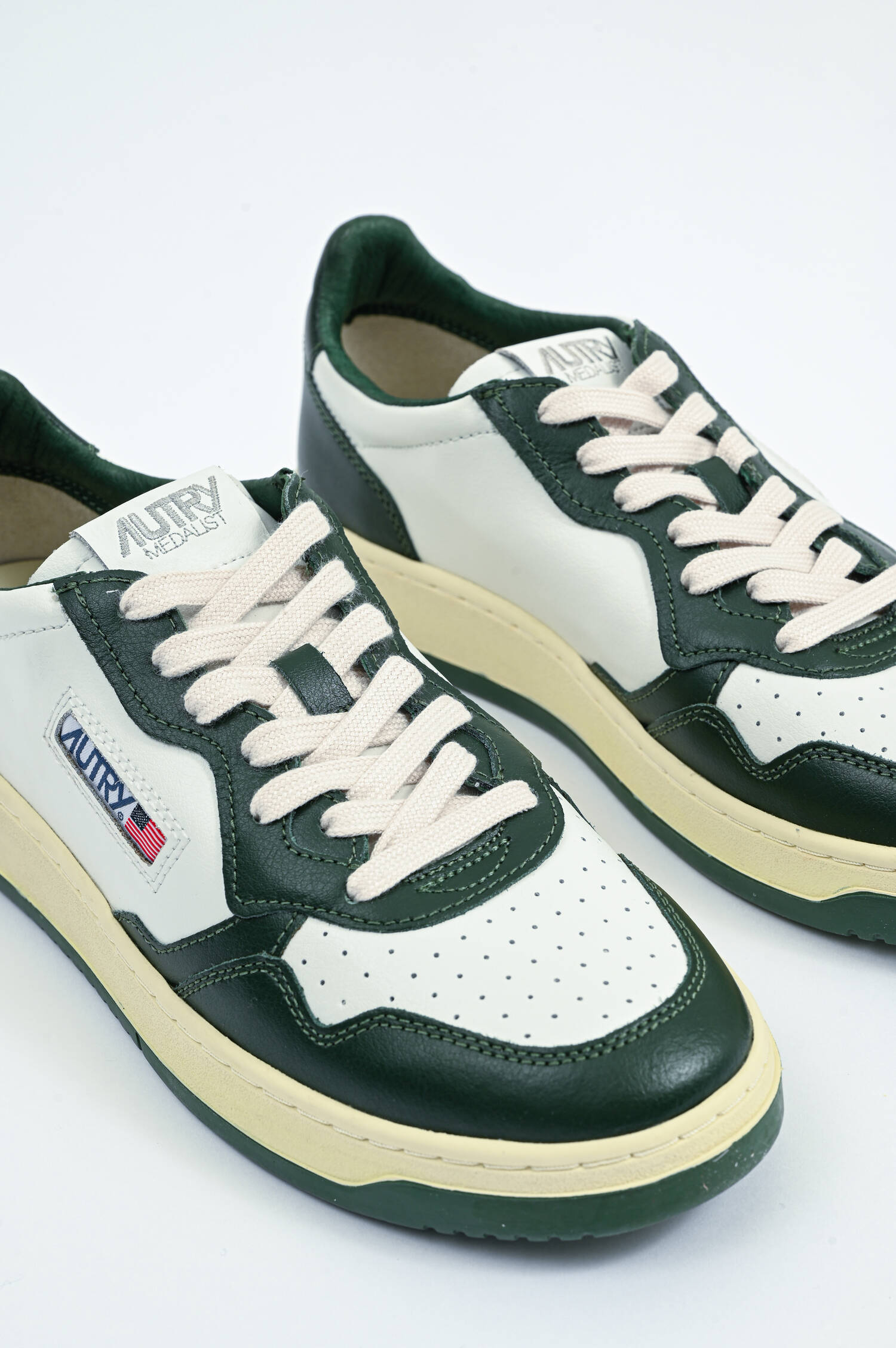  Sneaker MEDALIST LOW in Weiß/Dark Green