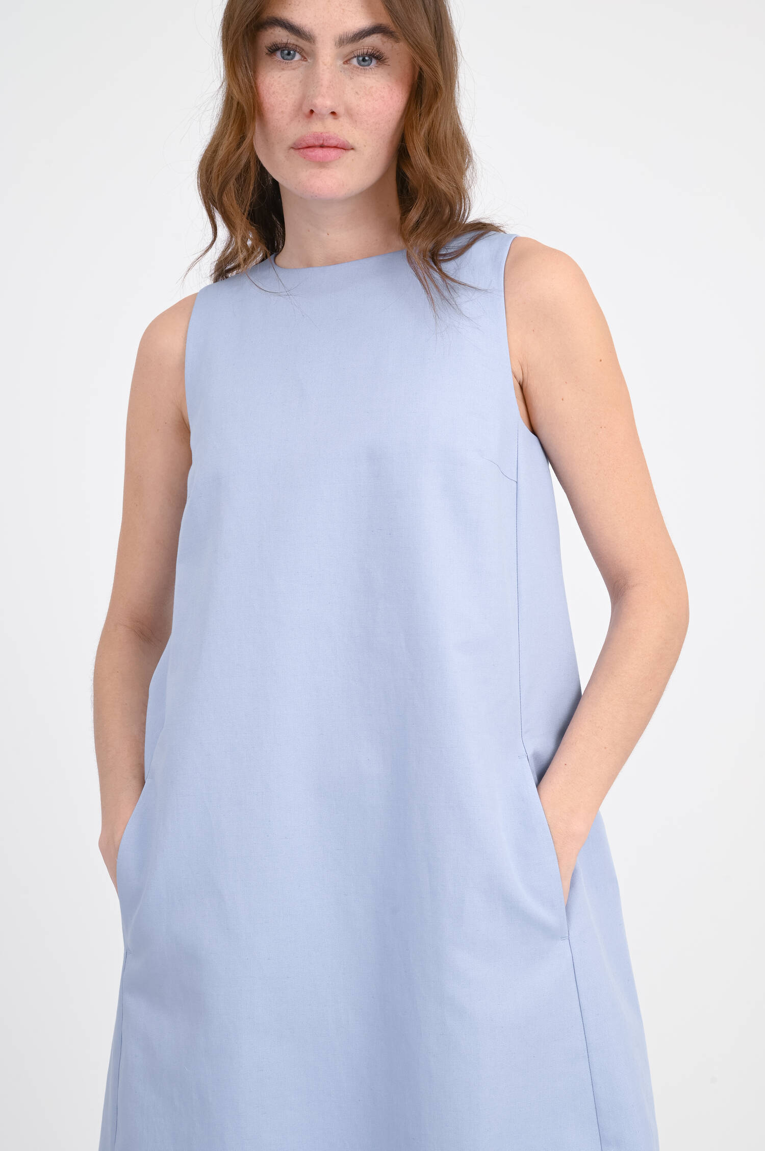 Kleid aus Baumwoll-Leinen-Mix in Hellblau