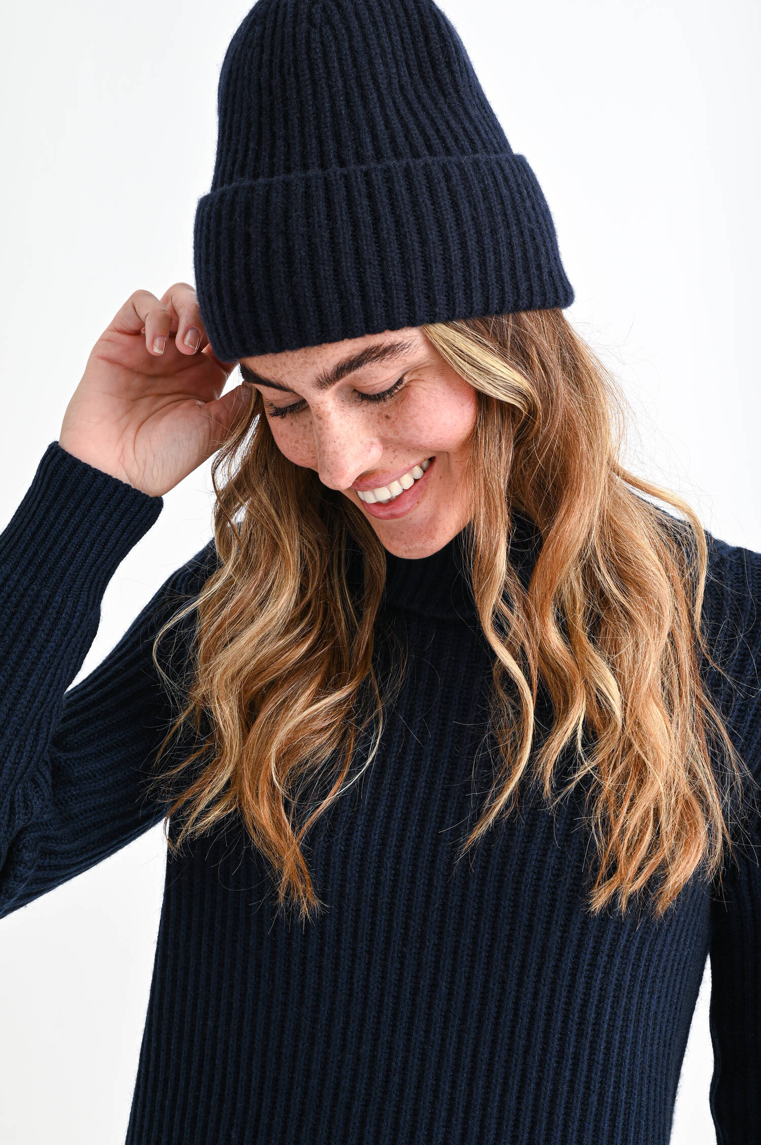 Maxi-Mütze aus Cariaggi Cashmere in Navy Maxi-Mütze aus Cariaggi Cashmere in Navy