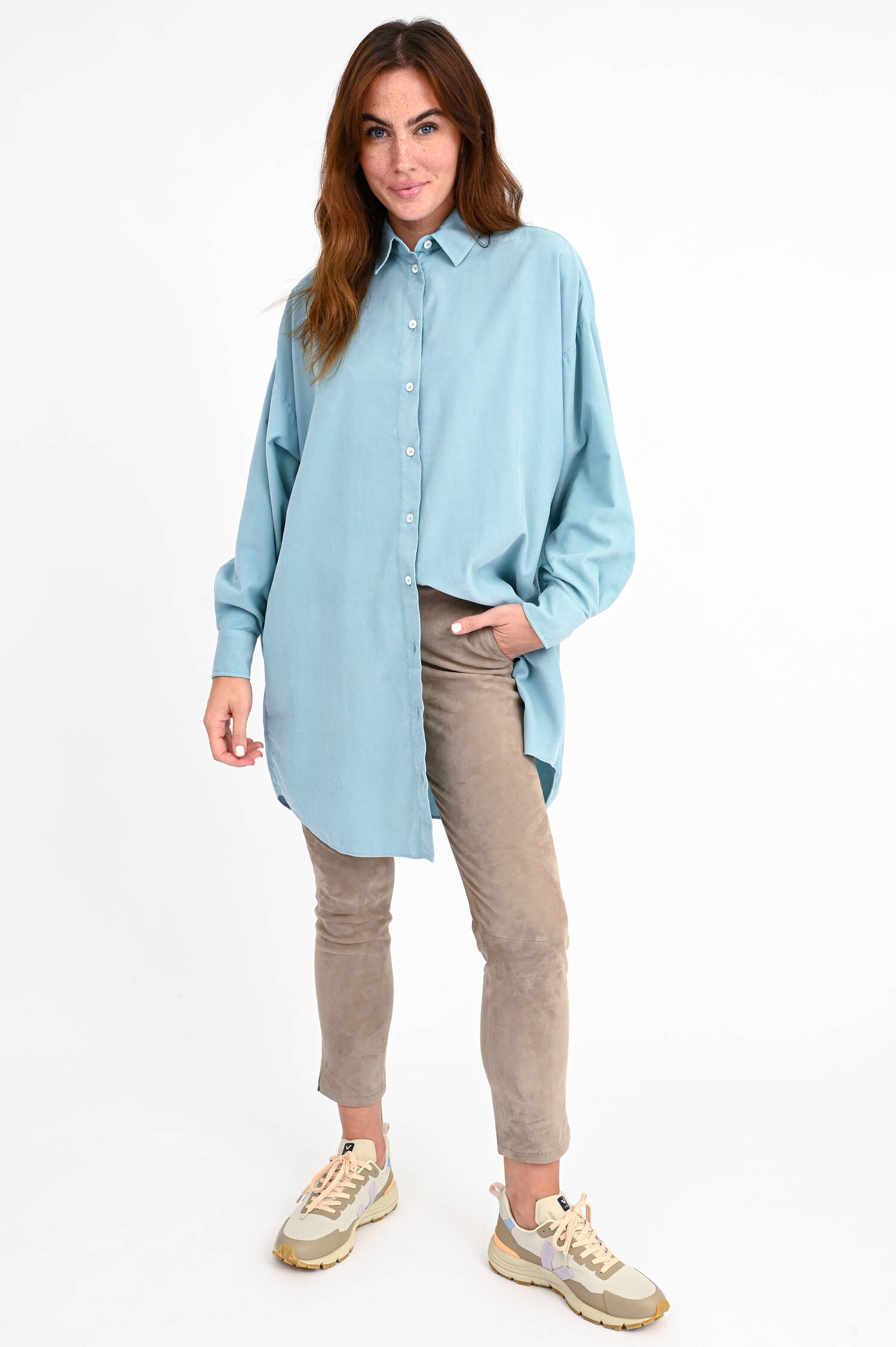 Lange Bluse aus Feincord in Aqua