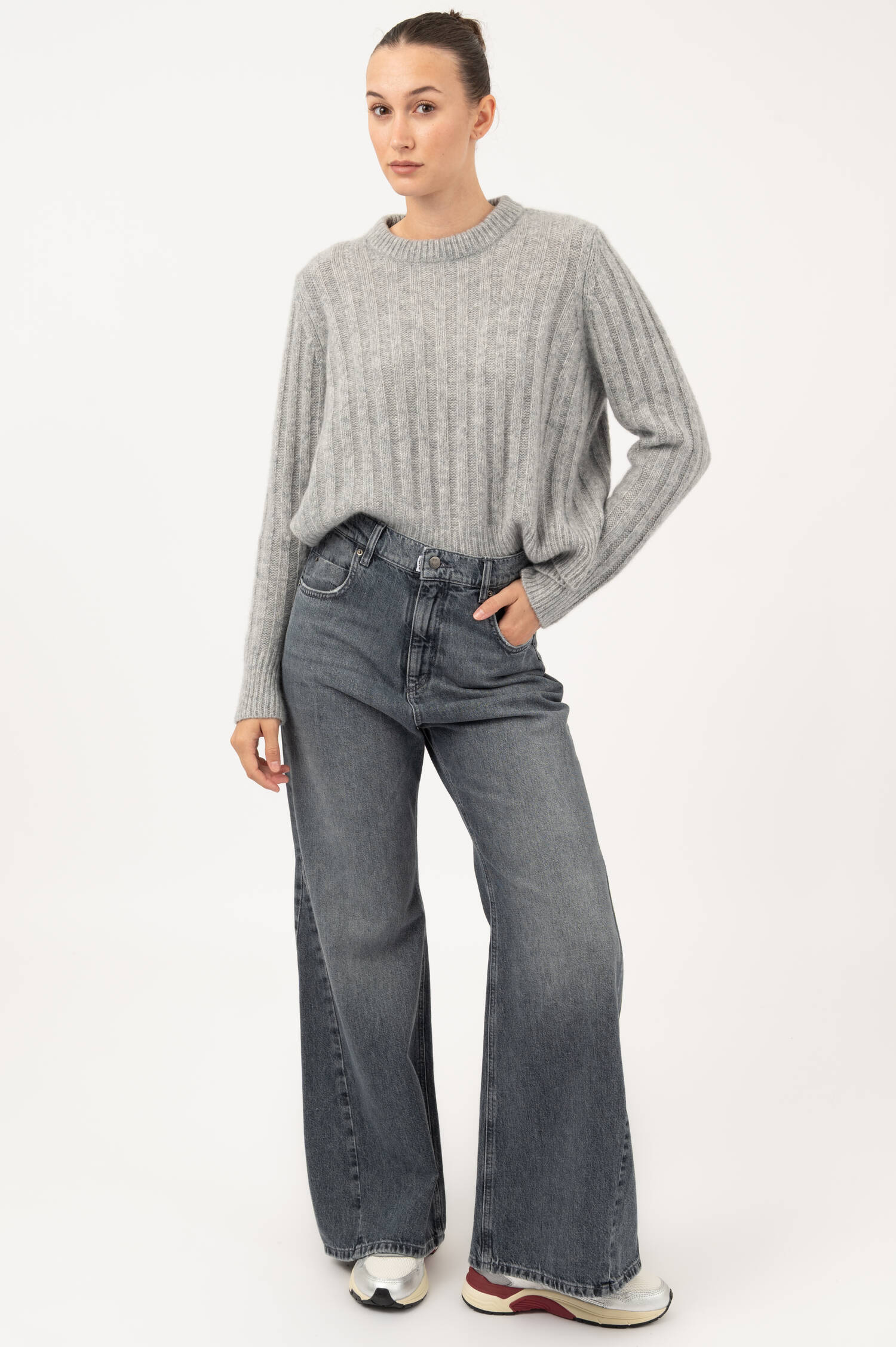 Baggy-Wide-Bootcut-Jeans OVER THE CUT in Grau