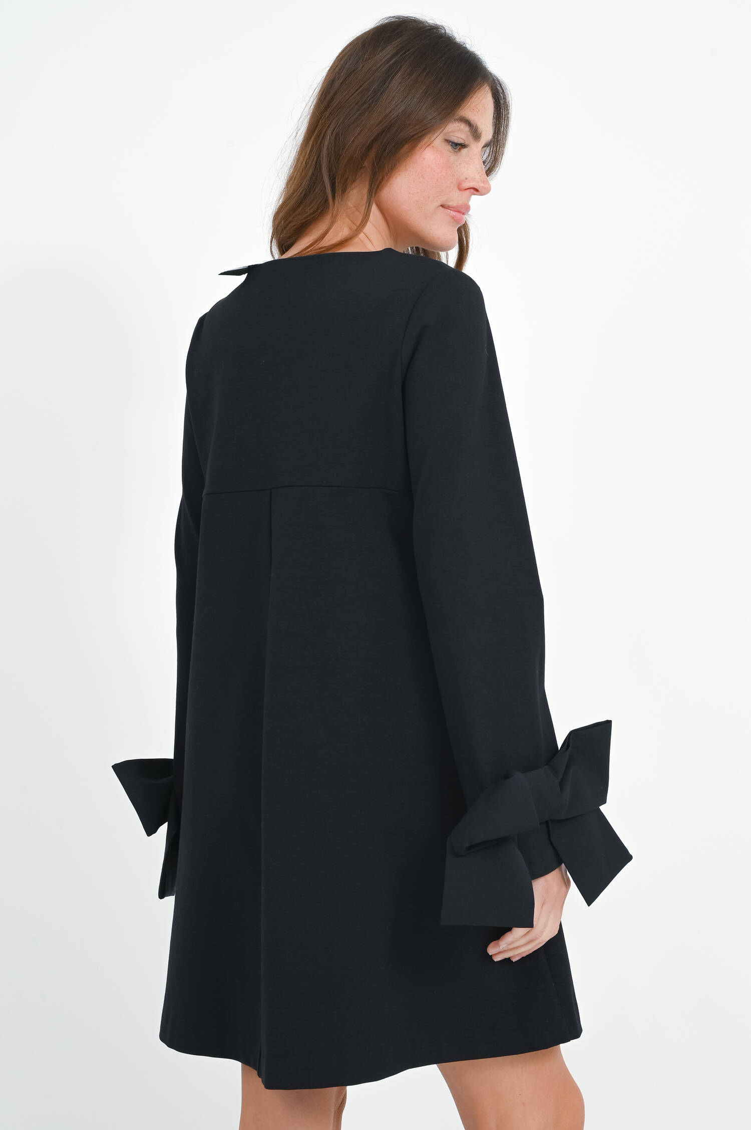 Kleid mit Schleifen-Details in Schwarz Kleid mit Schleifen-Details in Schwarz