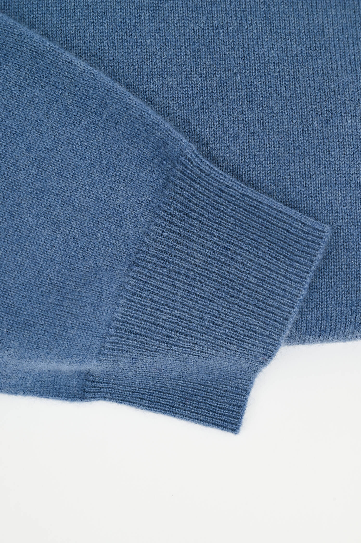 Cashmerepullover mit V-Neck in Sea Side