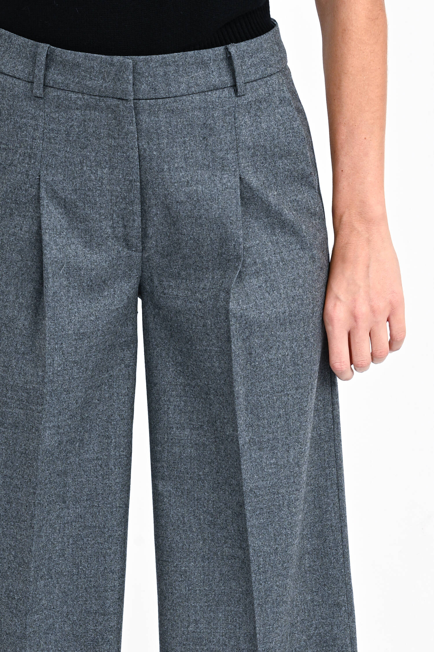 Loose Fit Hose MIRA aus Schurwolle in Grau meliert Loose Fit Hose MIRA aus Schurwolle in Grau meliert