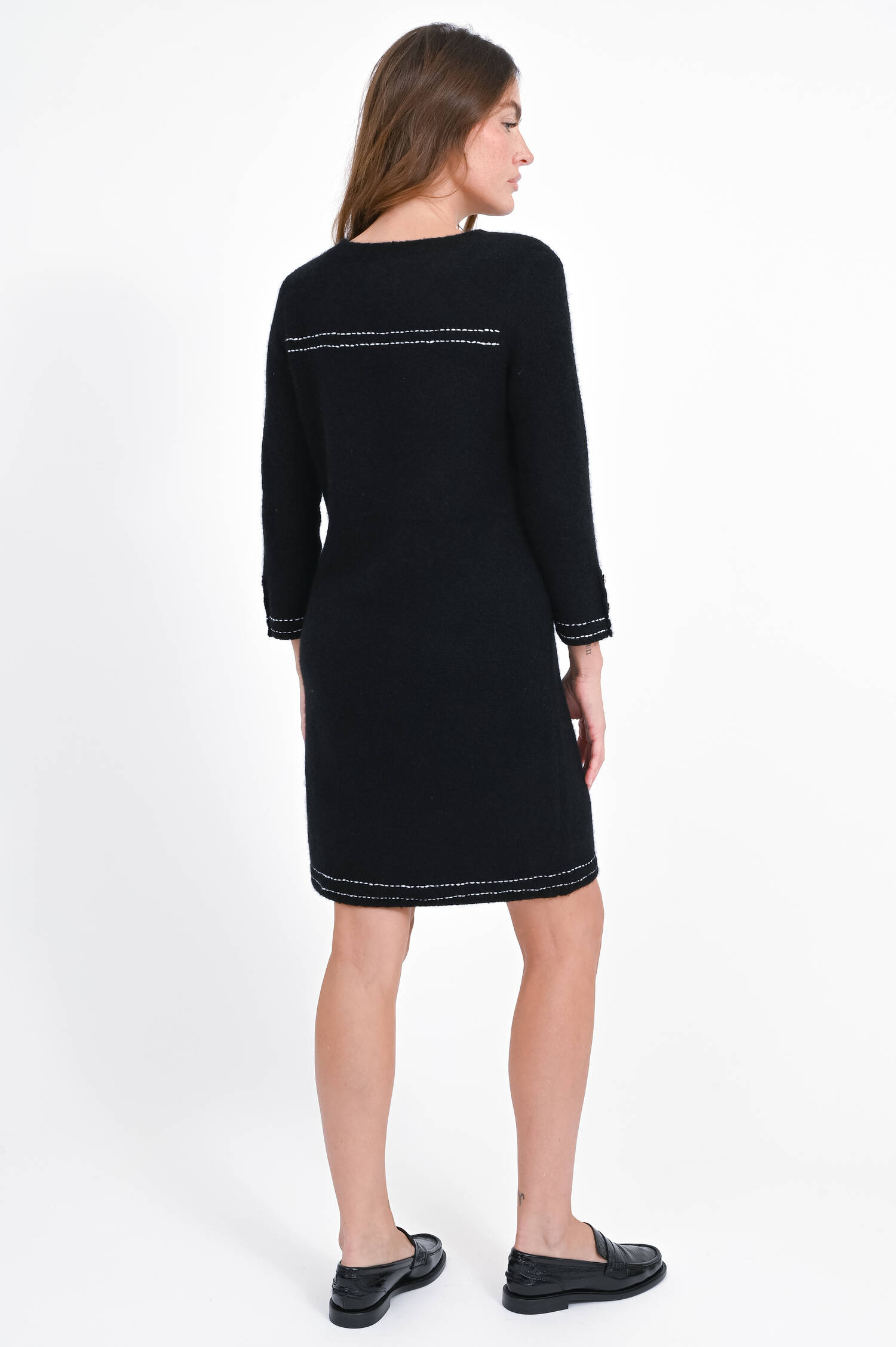 Kleid mit Kontrastnähten in Schwarz Kleid mit Kontrastnähten in Schwarz