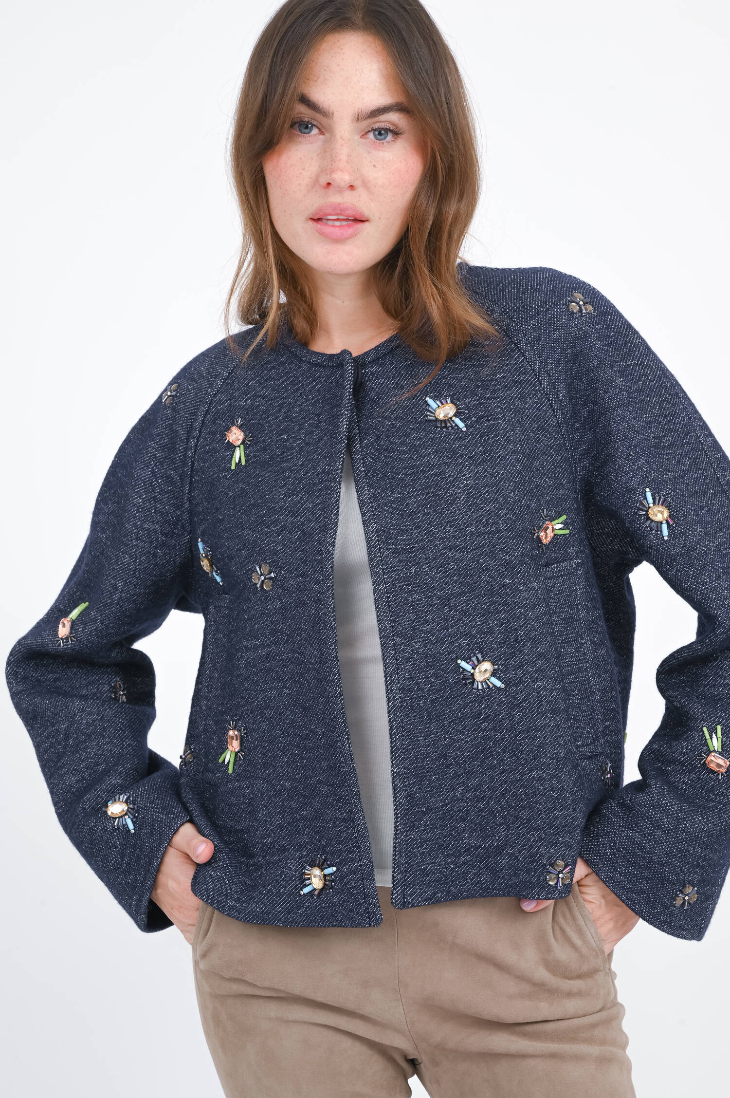 Jacke mit floralen Strass-Details in Denim