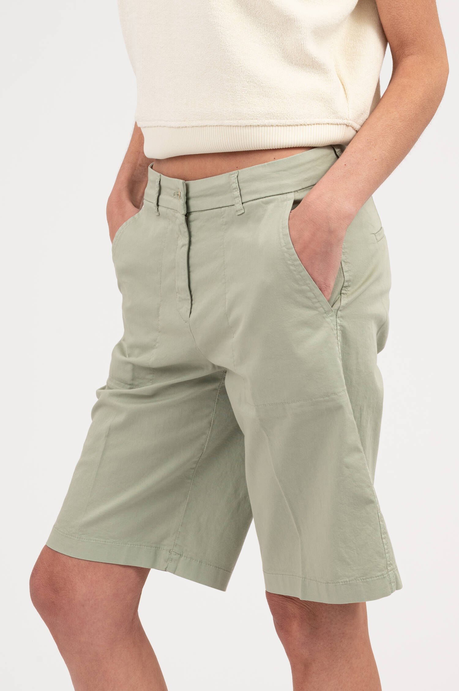 Bermuda Short STELLA in Salbeigrün