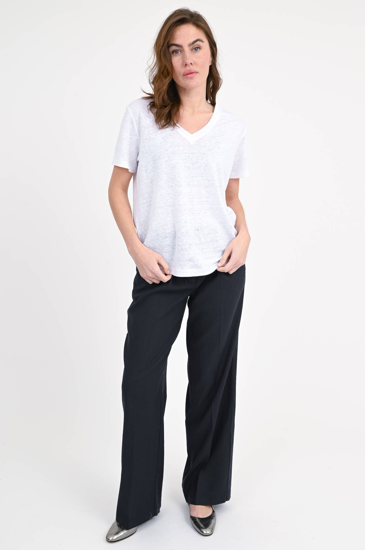 Leinenshirt mit V-Ausschnitt in Weiß