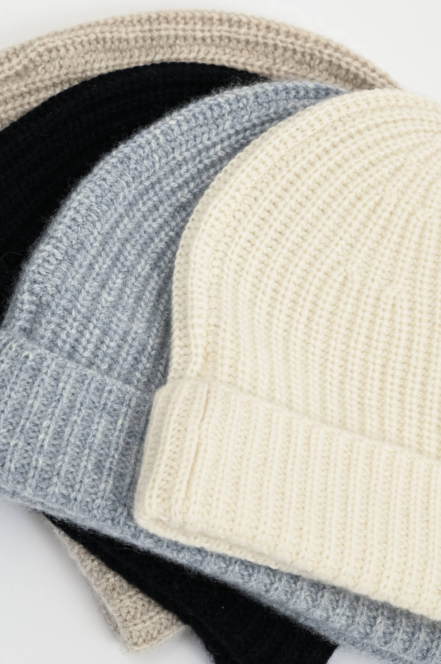 Rippstrickmütze aus Cashmere in Creme