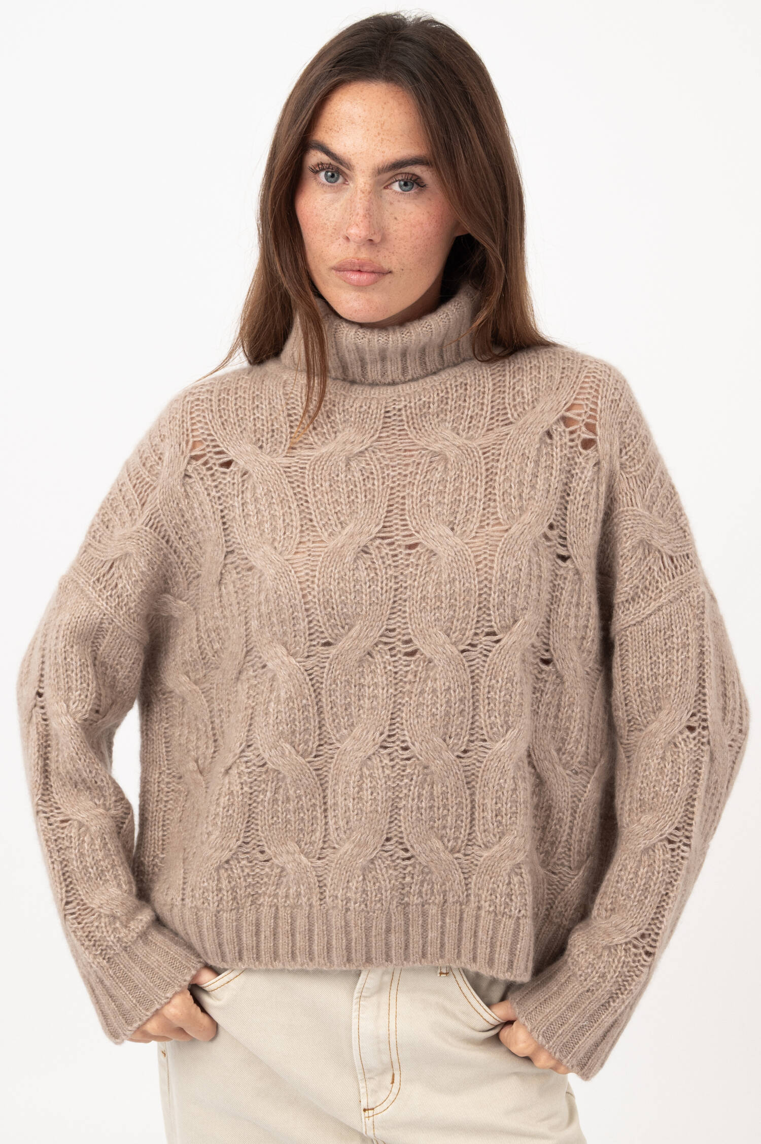 Zopfstrick-Rollkragen-Pullover in Braun Zopfstrick-Rollkragen-Pullover in Braun