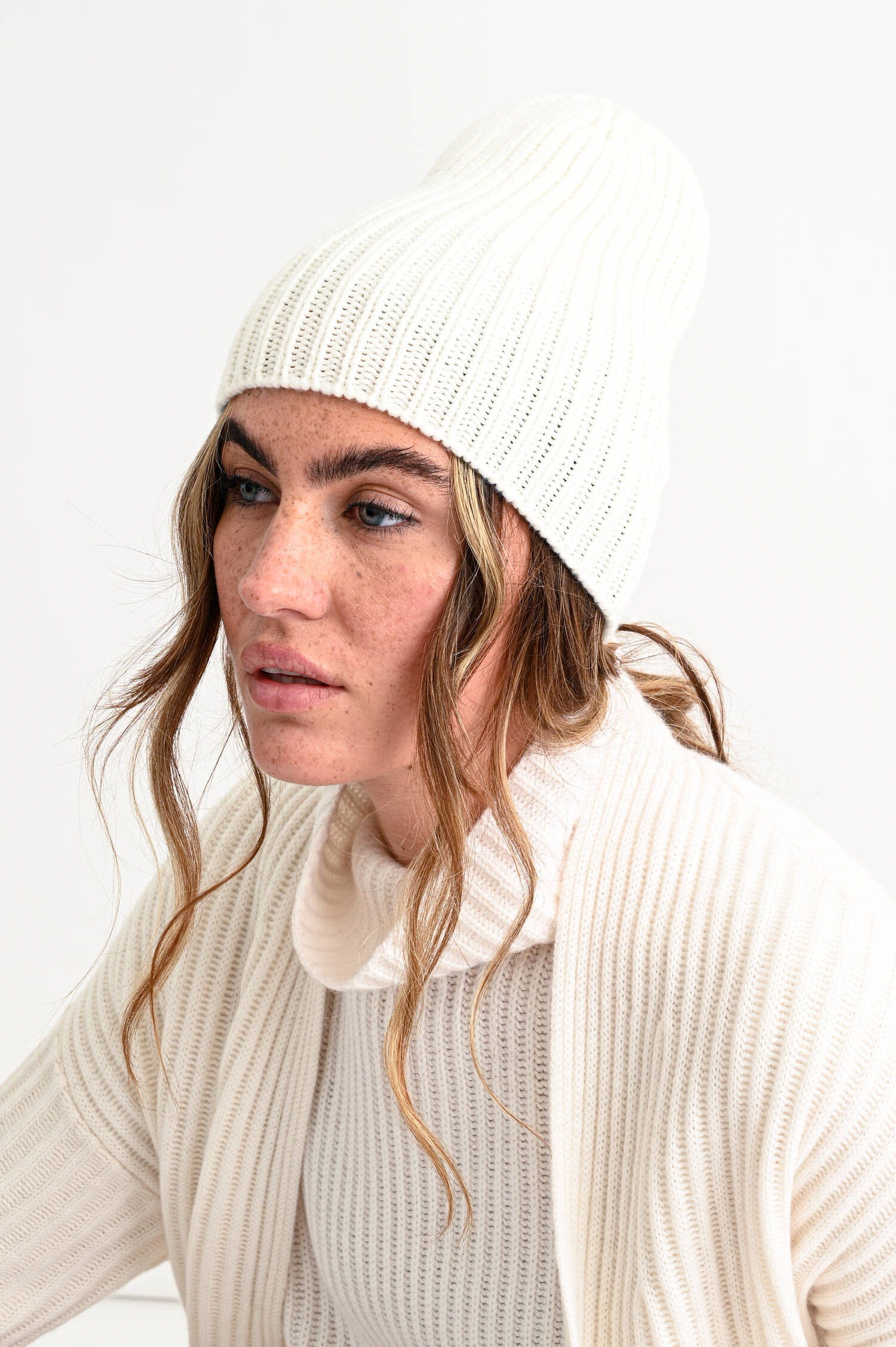 Maxi-Mütze aus Cariaggi Cashmere in Creme