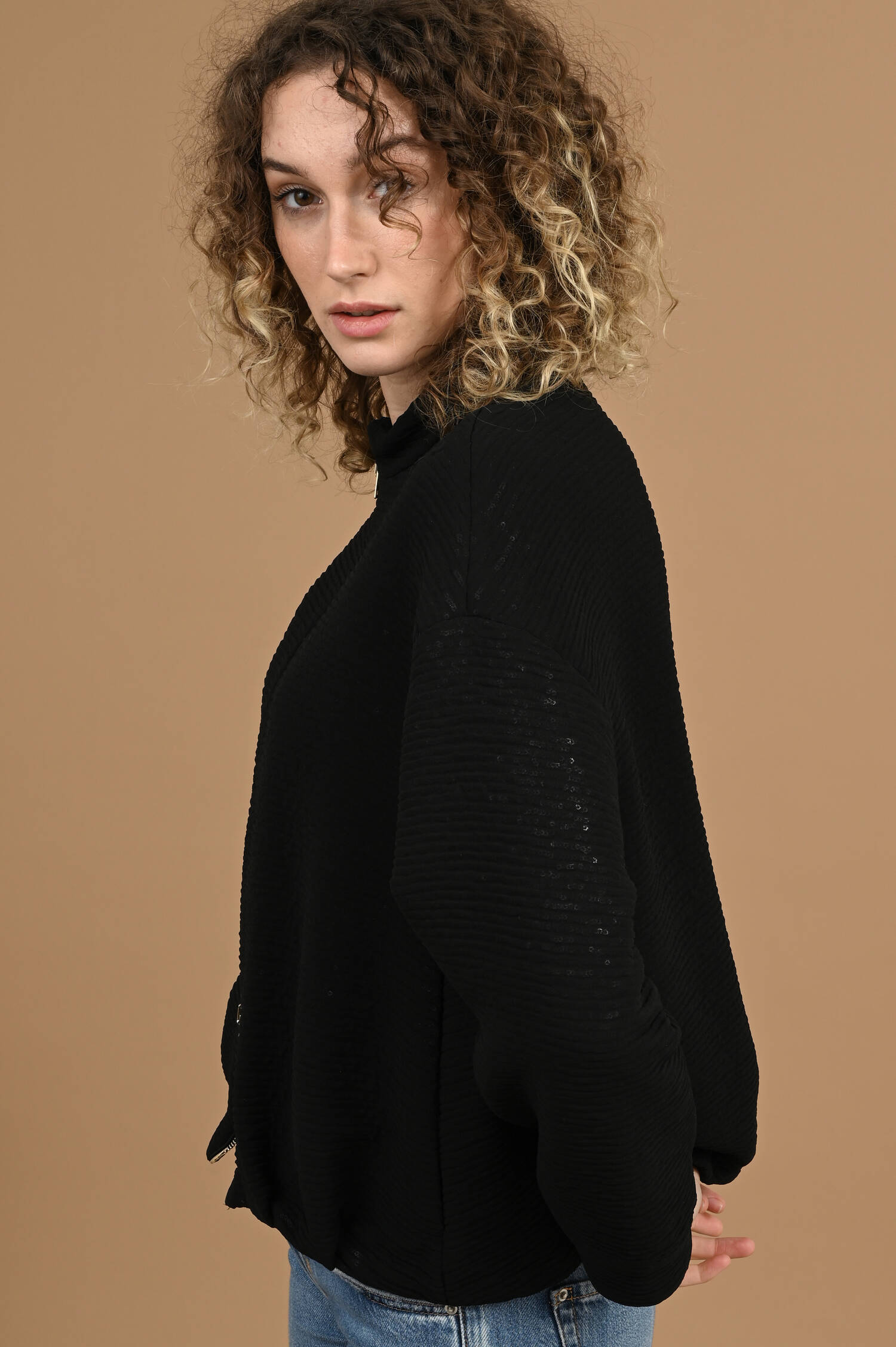 Steppjacke mit Pailletten Details in Schwarz