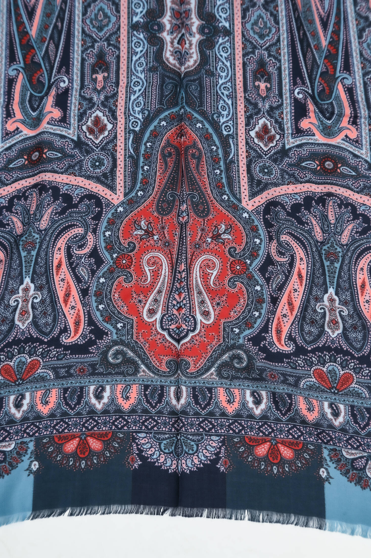 Cashmere-Seiden Tuch mit Paisley-Print in Navy/Rot