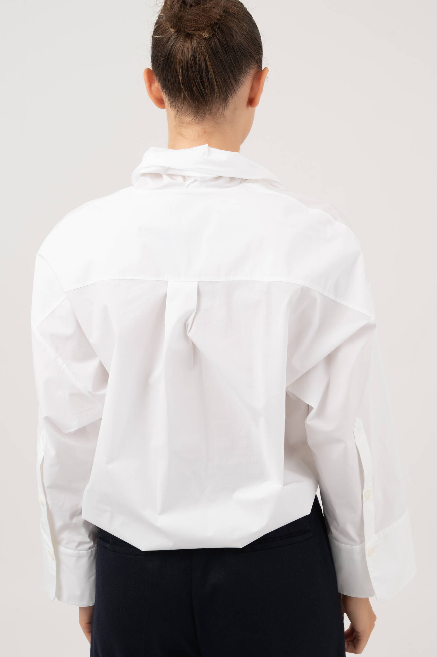 Popelin Bluse mit Knoten in Weiß