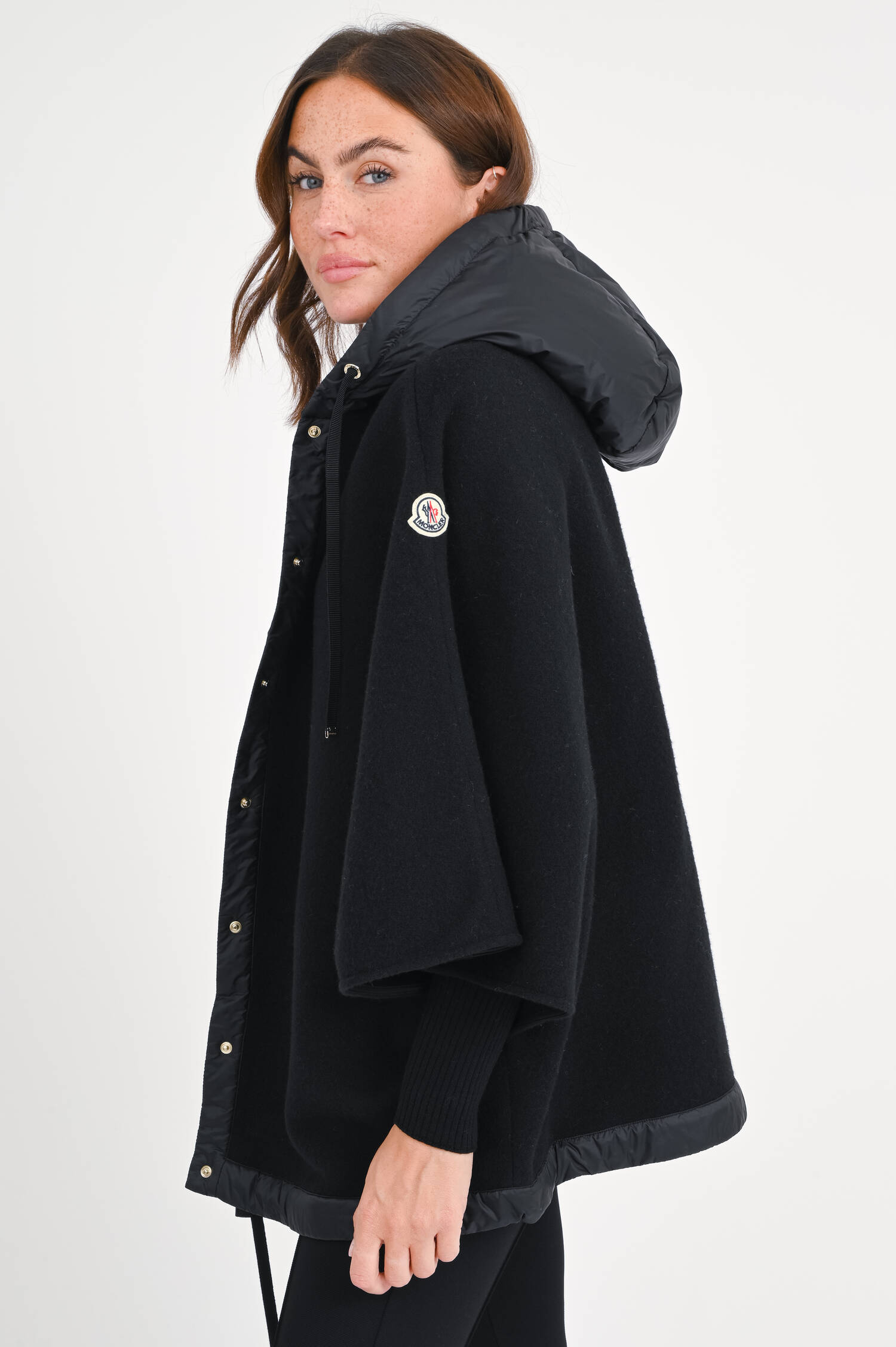 Cape aus Wolle in Schwarz Cape aus Wolle in Schwarz