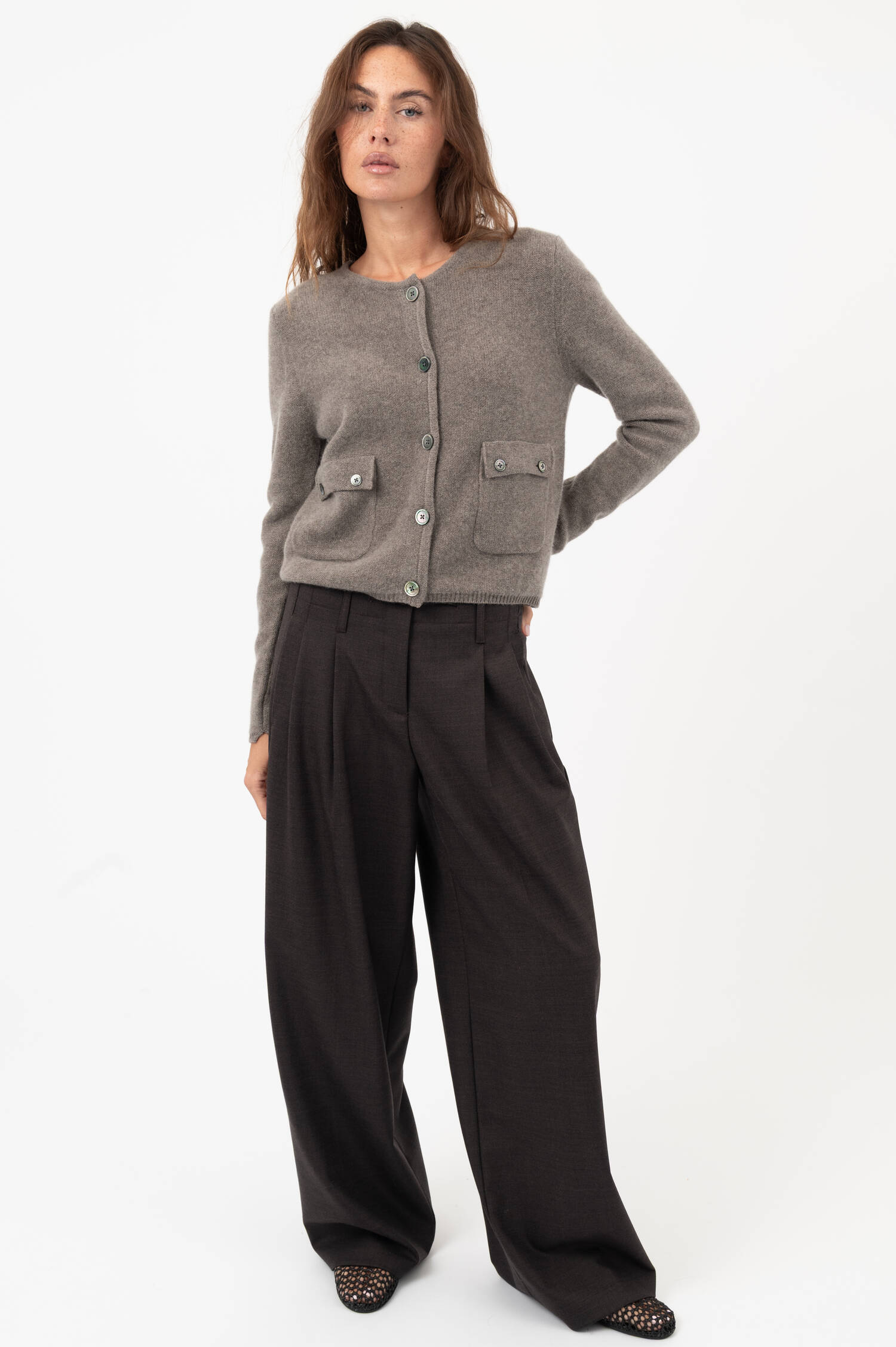 Cropped-Cashmere-Cardigan in Taupe Cropped-Cashmere-Cardigan in Taupe