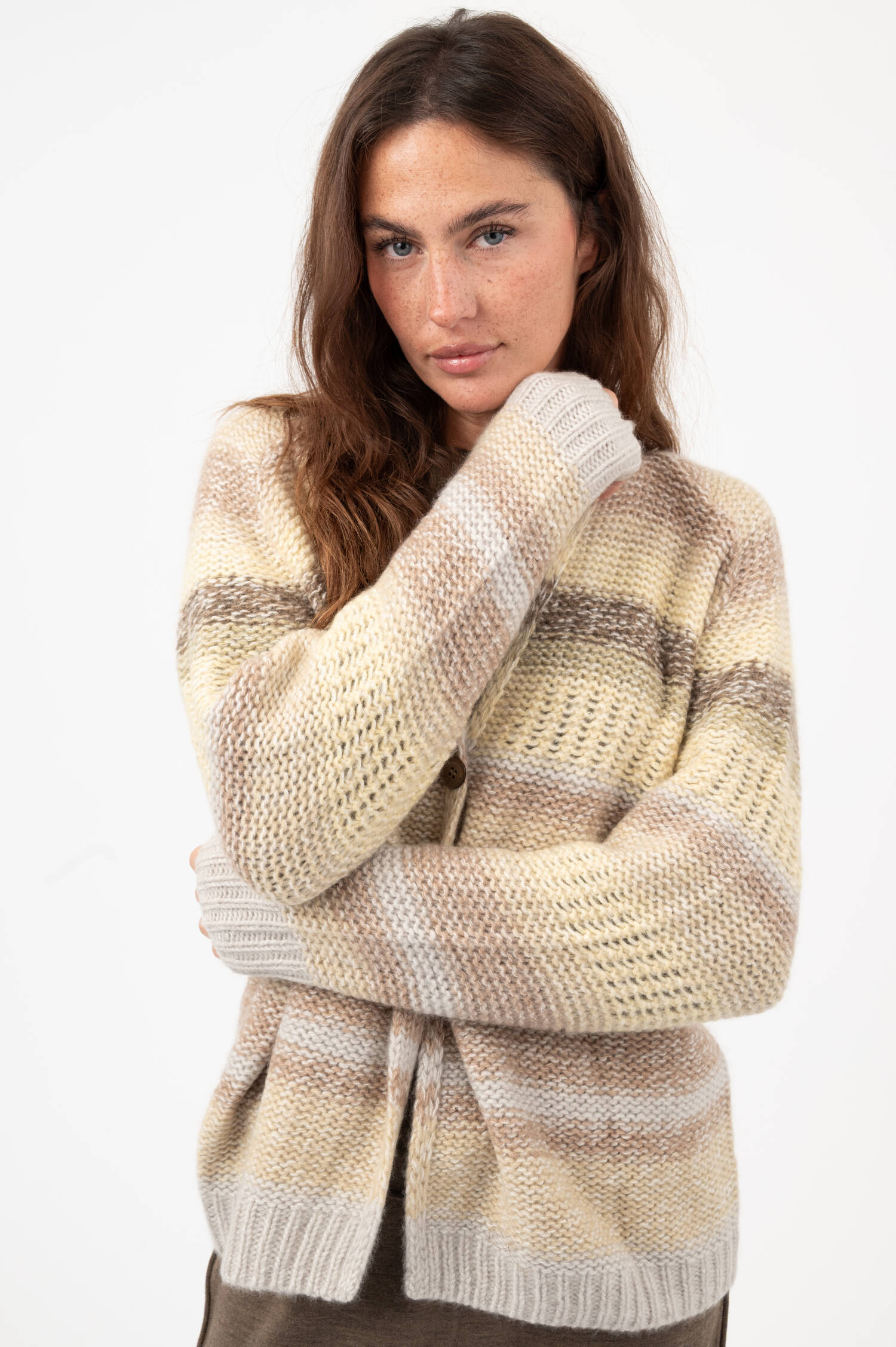 Gestreifter Cashmere-Mix-Cardigan in Braun/Beige