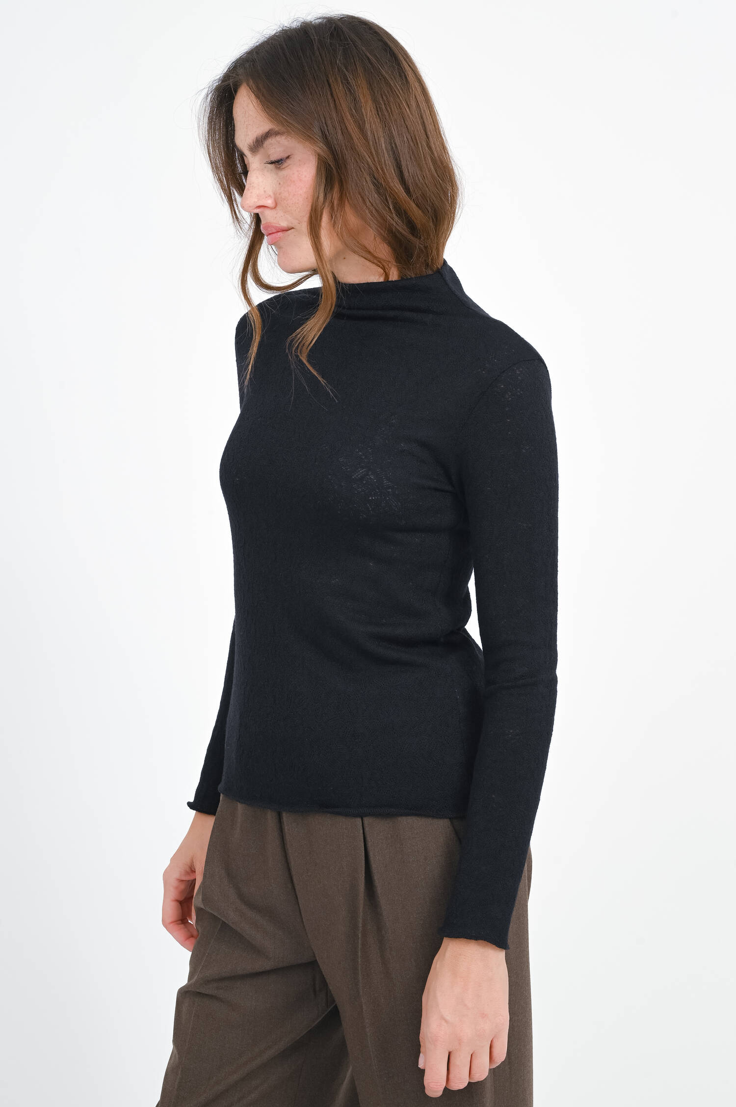 Longsleeve mit floralem Muster in Schwarz Longsleeve mit floralem Muster in Schwarz