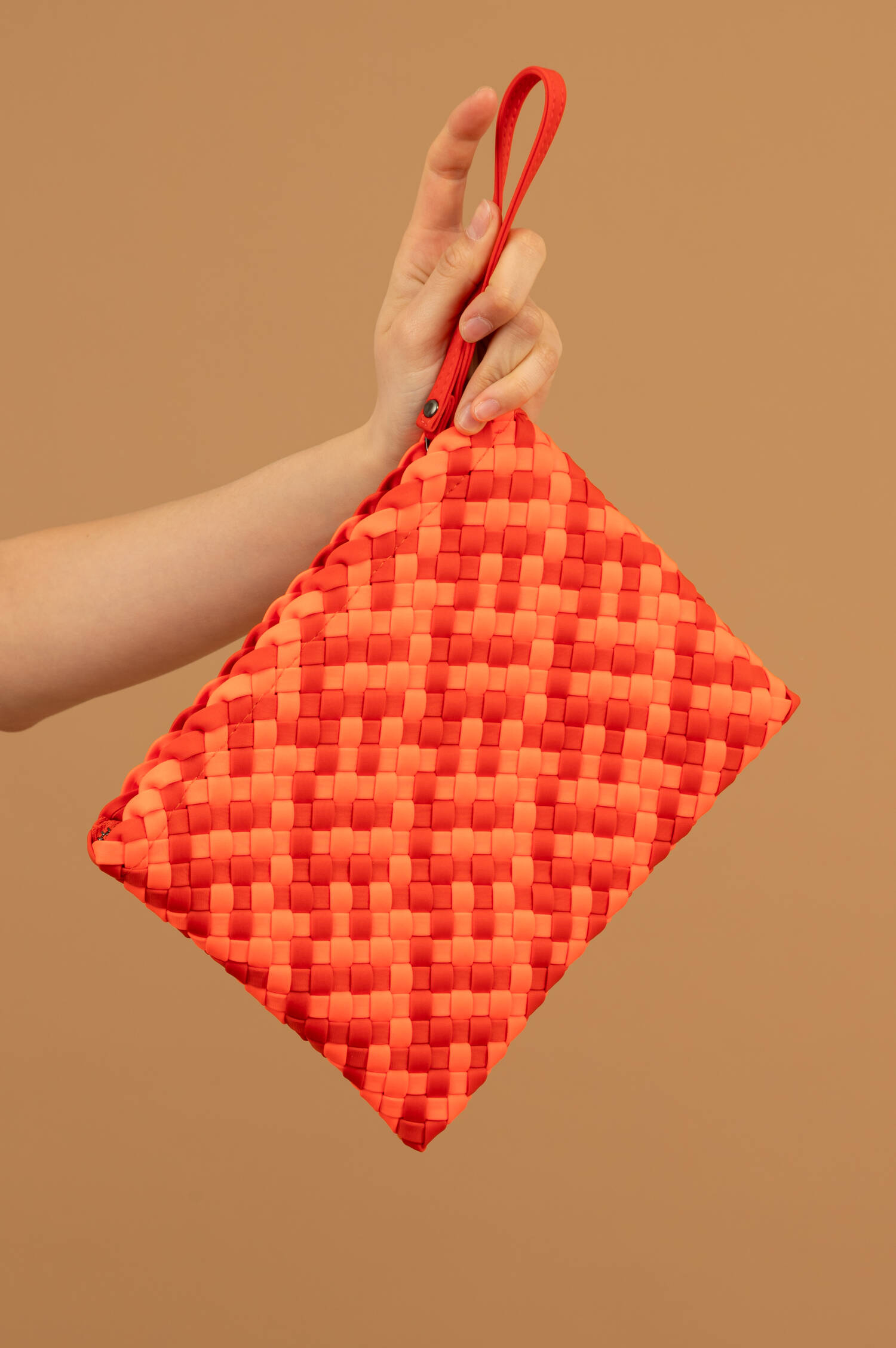 Neopren Clutch in Neonrot