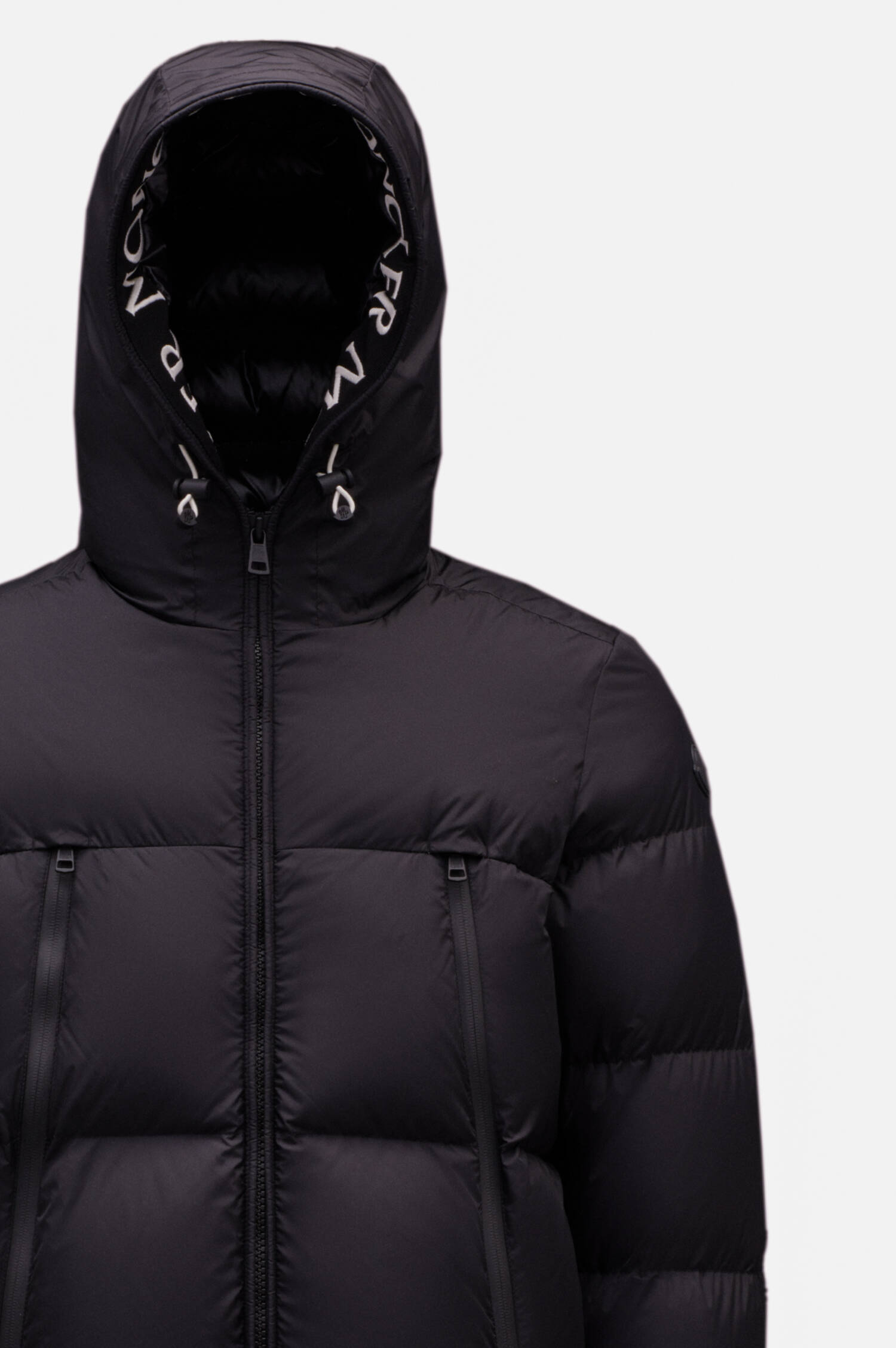 Daunenjacke MONTCLA in mattem Schwarz Daunenjacke MONTCLA in mattem Schwarz