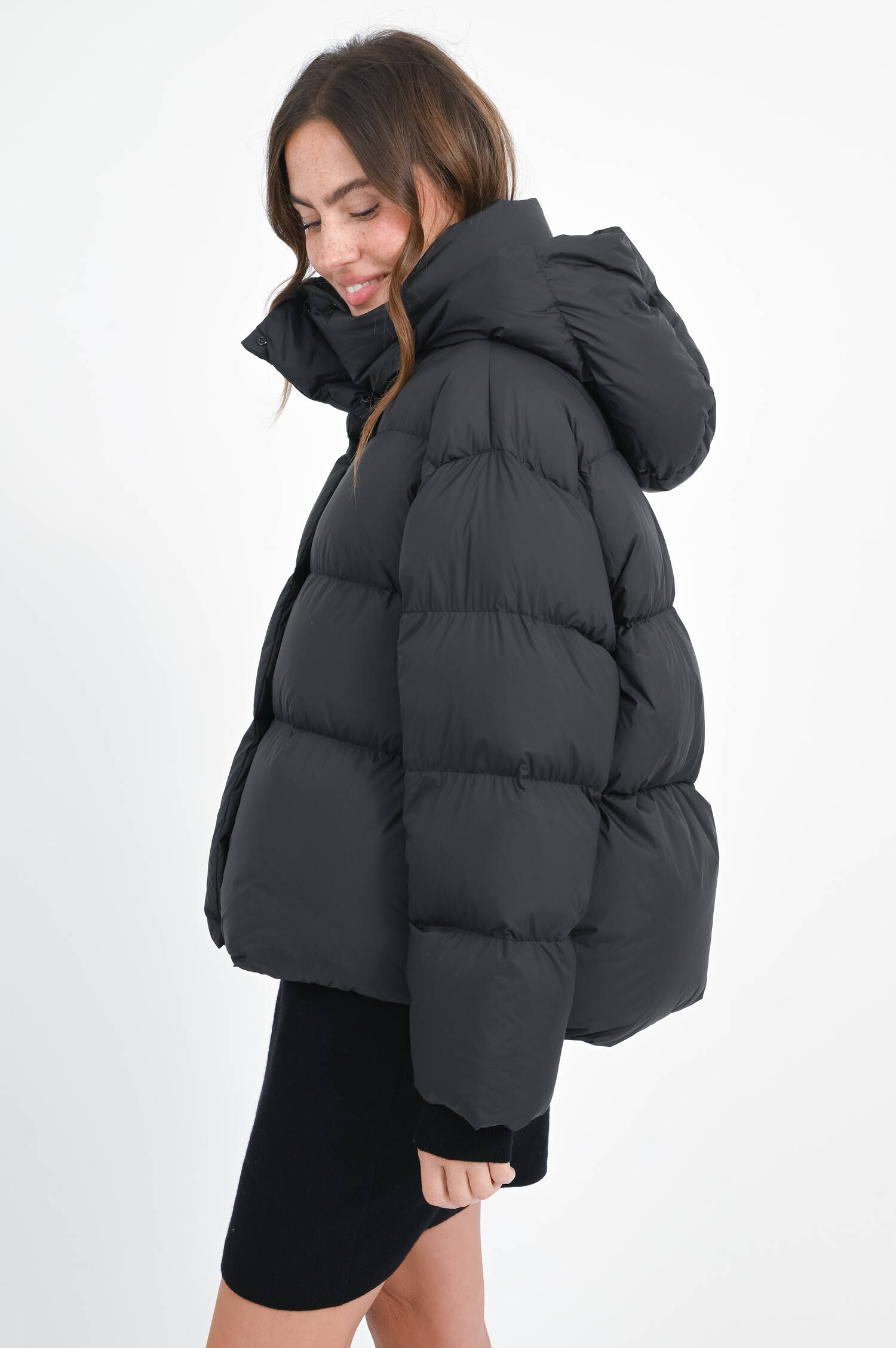 Daunenjacke mit abnehmbarer Kapuze in Black