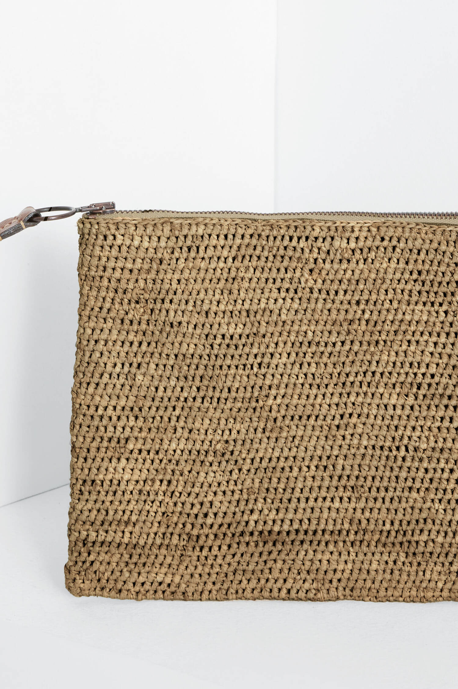 Clutch AMPY in Walnuss