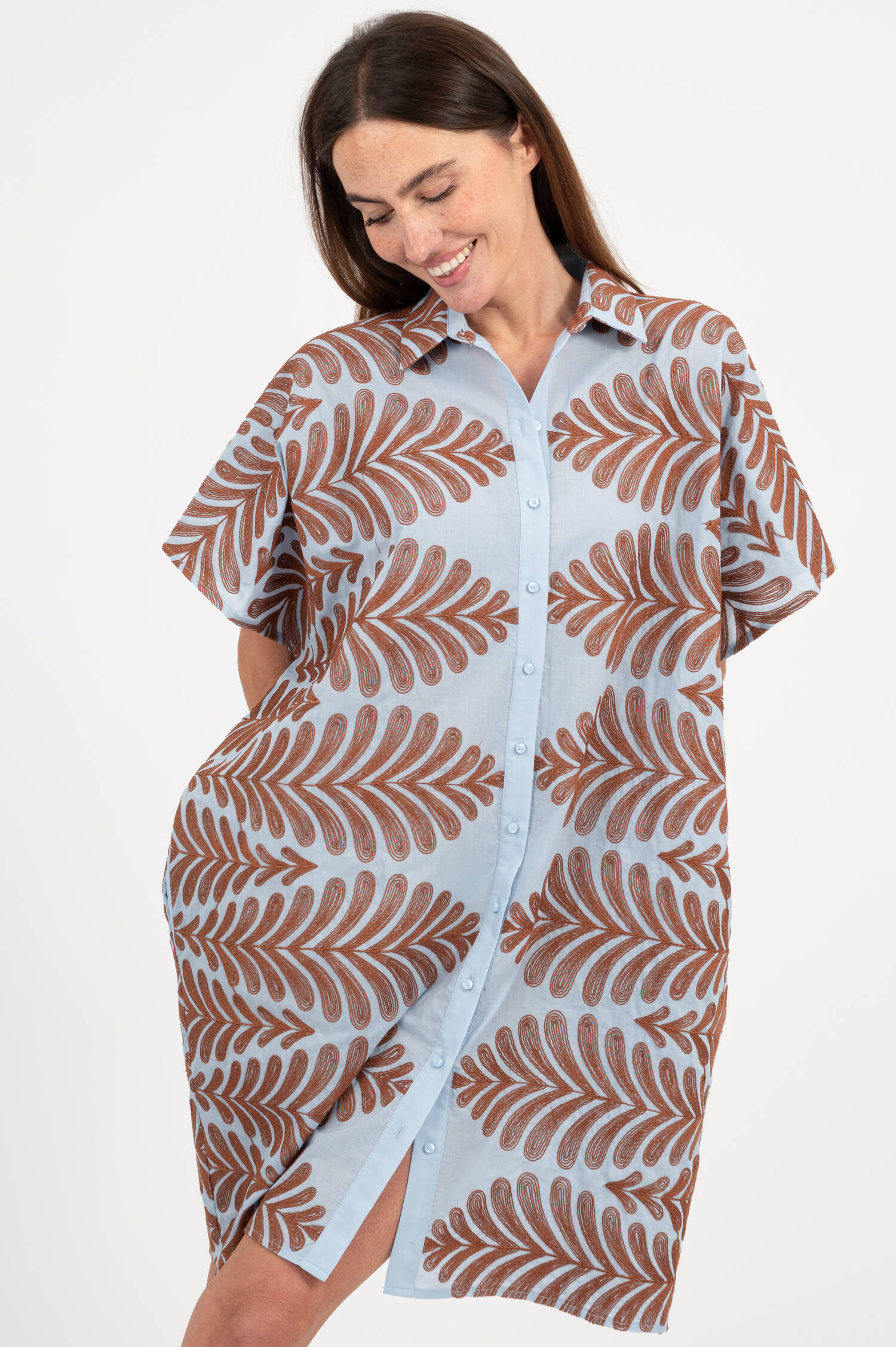 Oversize Bluse mit Stick in Hellblau/Braun