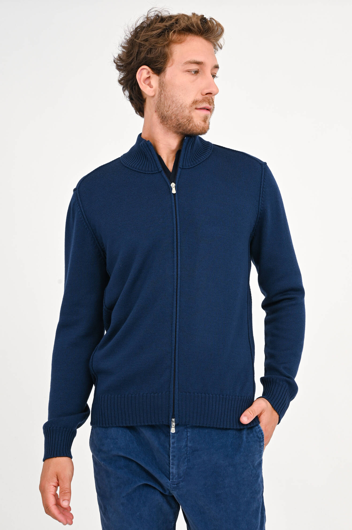 Strickjacke mit Rippstrickdetails in Dunkelblau Strickjacke mit Rippstrickdetails in Dunkelblau