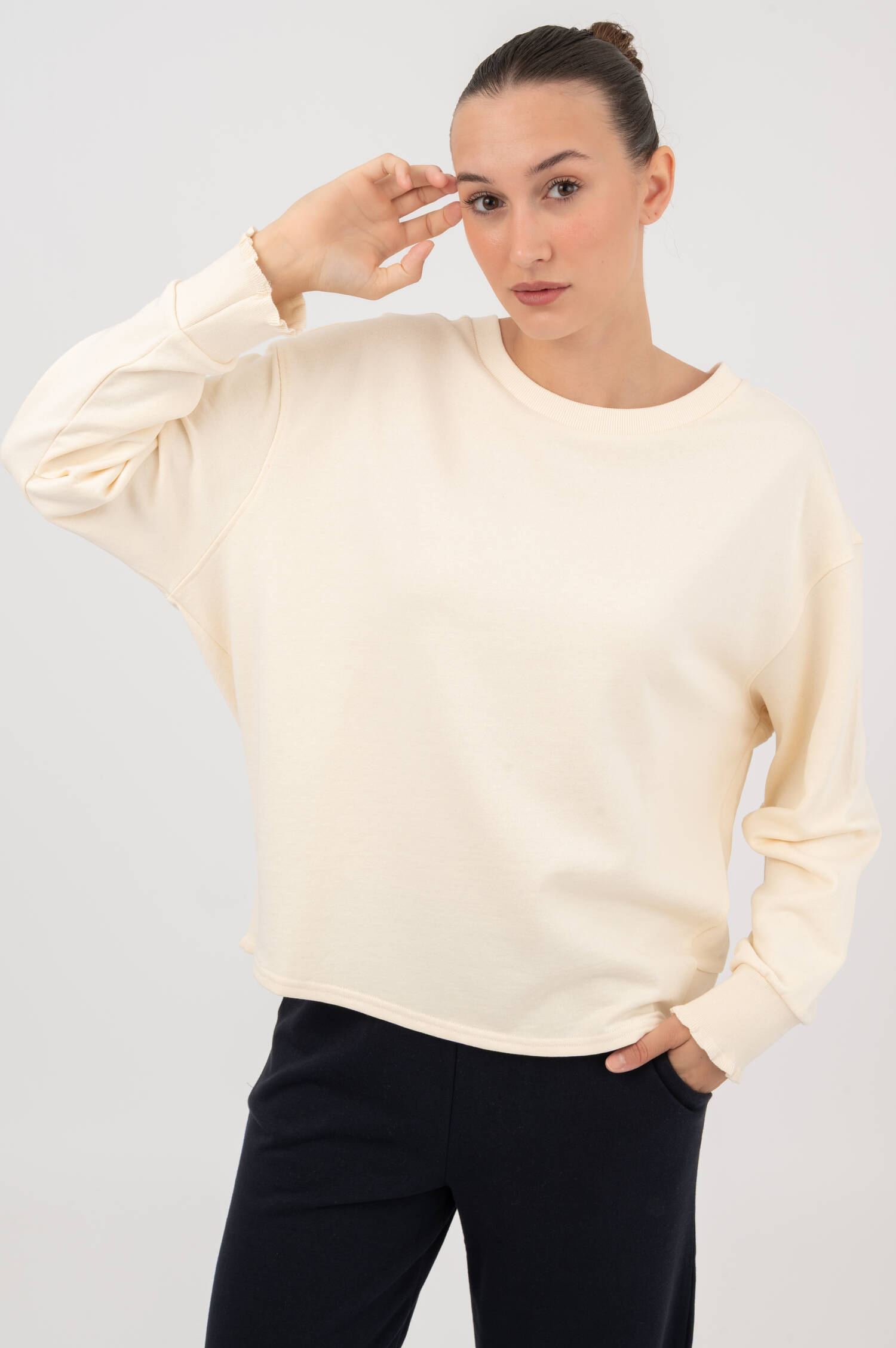 Sweatshirt mit Rüschen-Details in Off-White