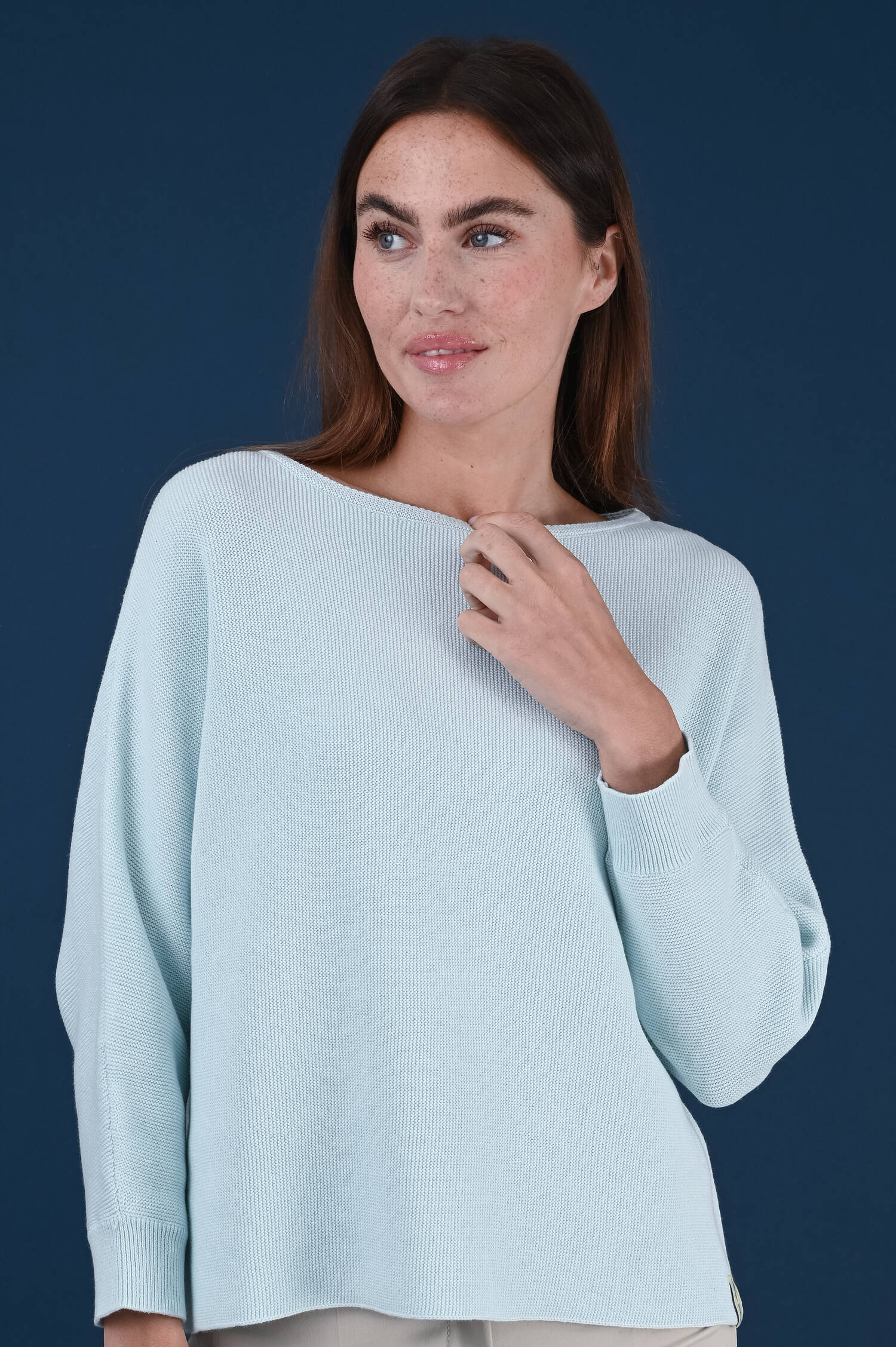 Strickpullover mit U-Boot Ausschnitt in Waveblau Strickpullover mit U-Boot Ausschnitt in Waveblau