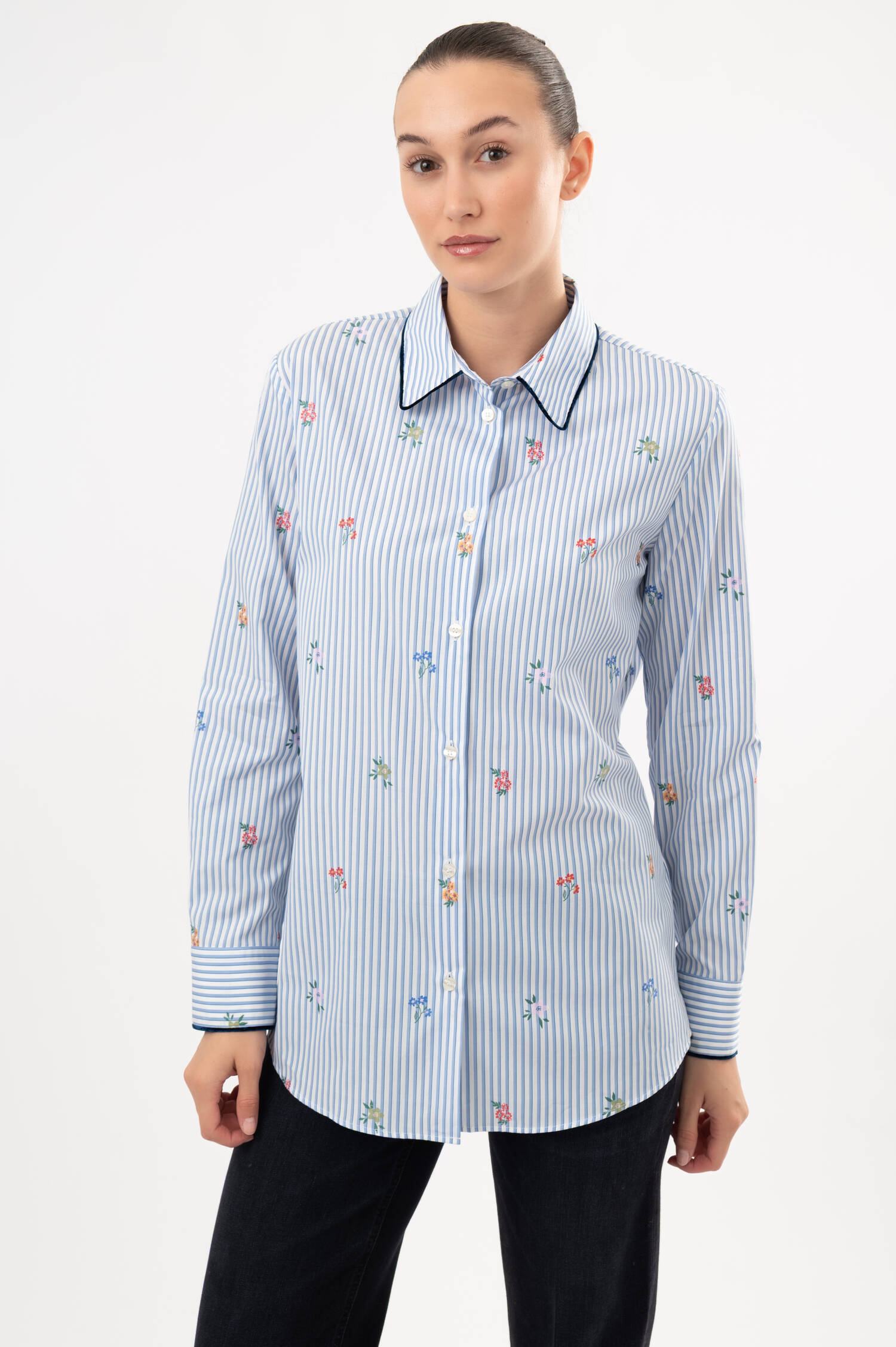 Gestreifte Bluse mit Blumenprint in Blau/Weiß Gestreifte Bluse mit Blumenprint in Blau/Weiß