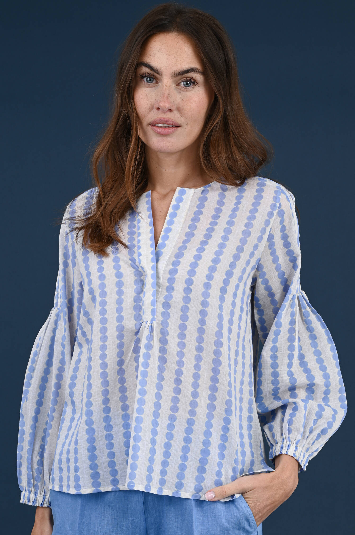 Bluse OFANTASI in Weiß/Blau