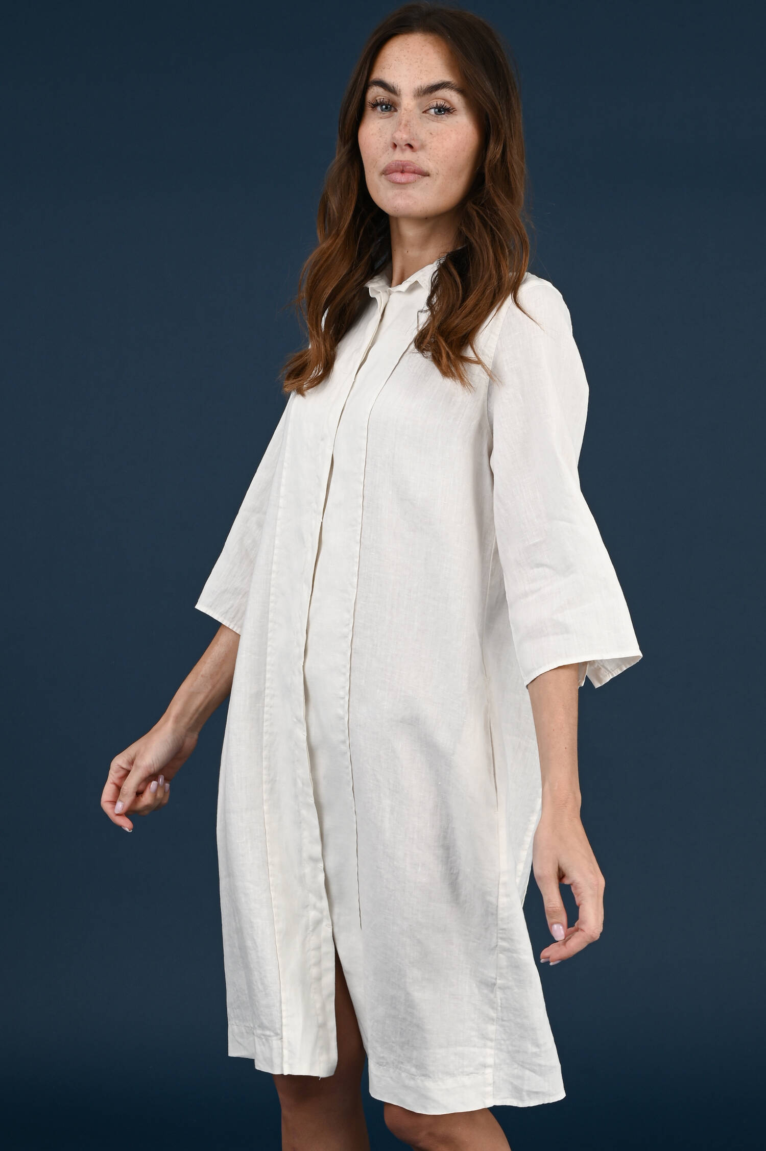 Leinenkleid mit Kellerfalten in Ivorybeige