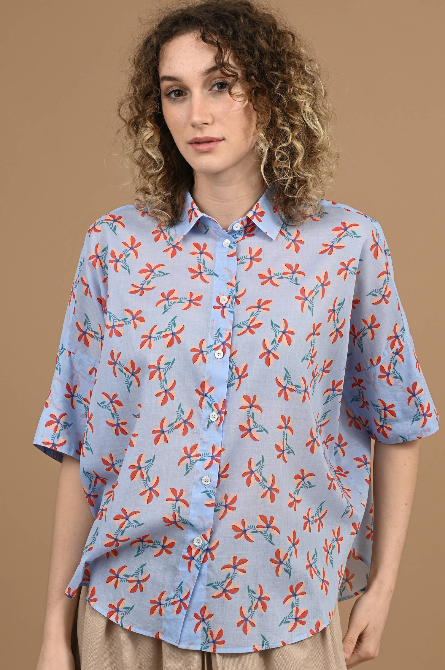 Bluse BIANCA mit Allover Blumenmuster in Blau/Rot