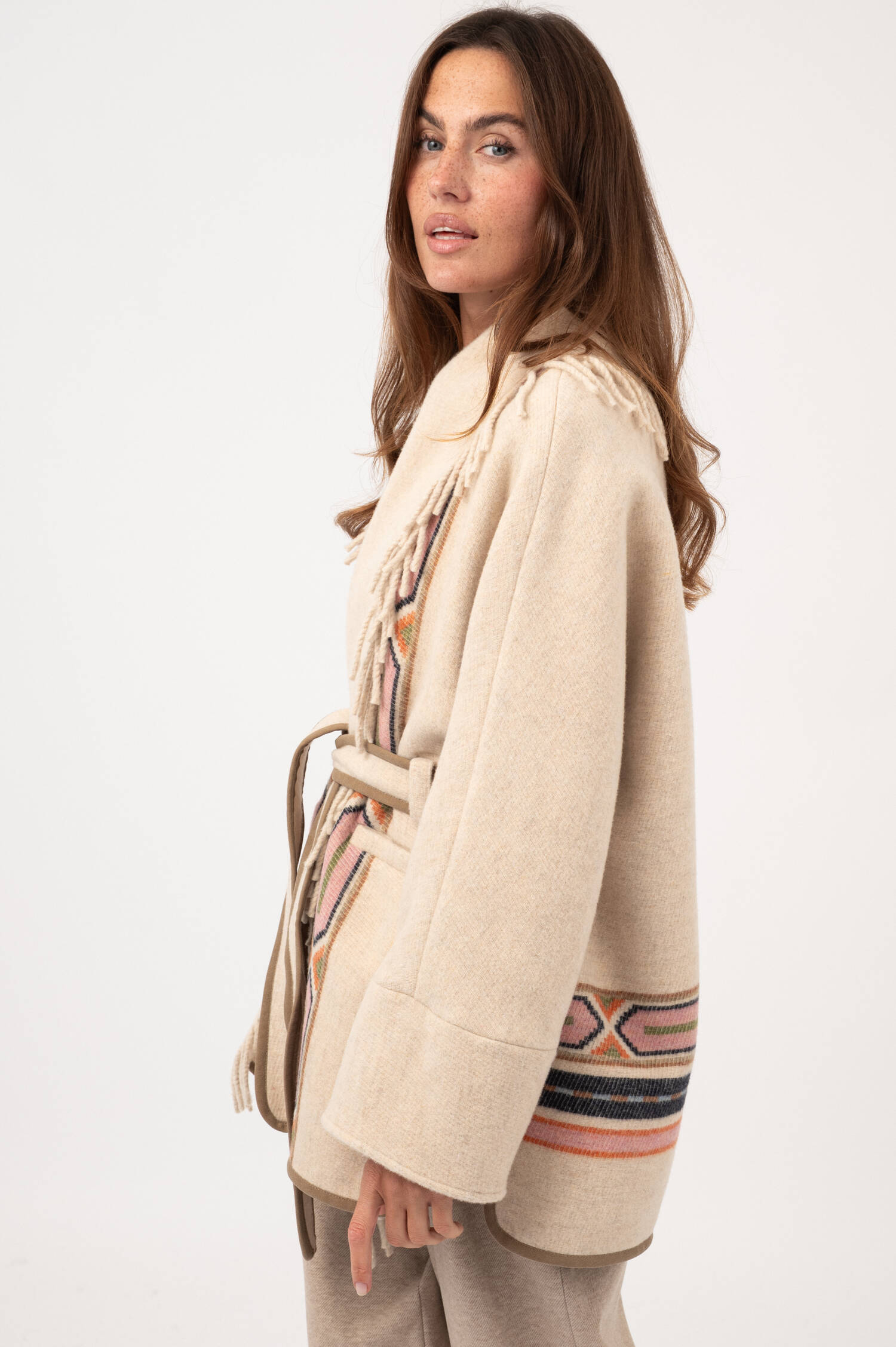 Woll-Mix-Ethno-Mantel mit Fransen in Beige Woll-Mix-Ethno-Mantel mit Fransen in Beige