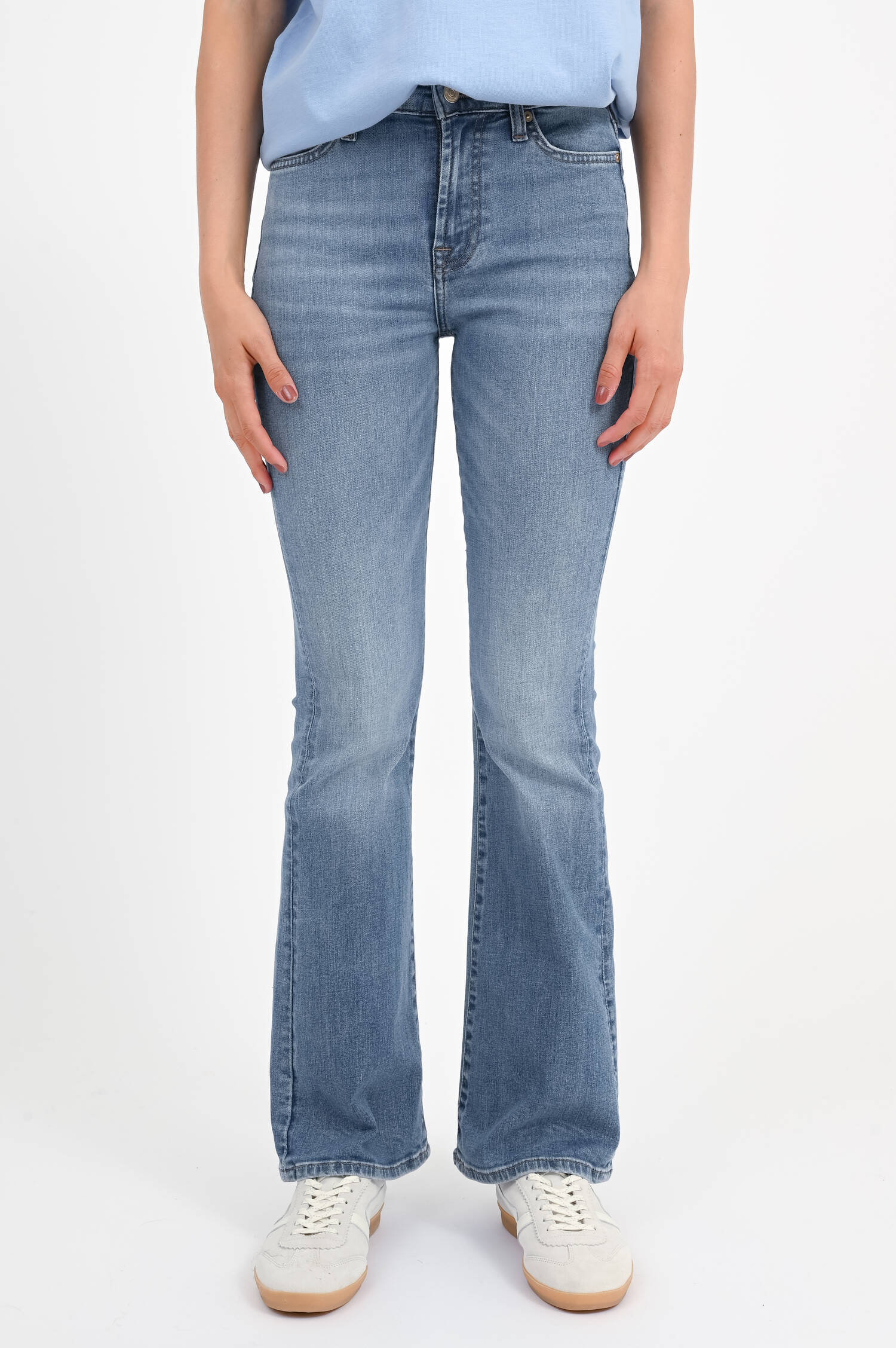 Bootcut Jeans ALI PINE in Mittelblau Bootcut Jeans ALI PINE in Mittelblau