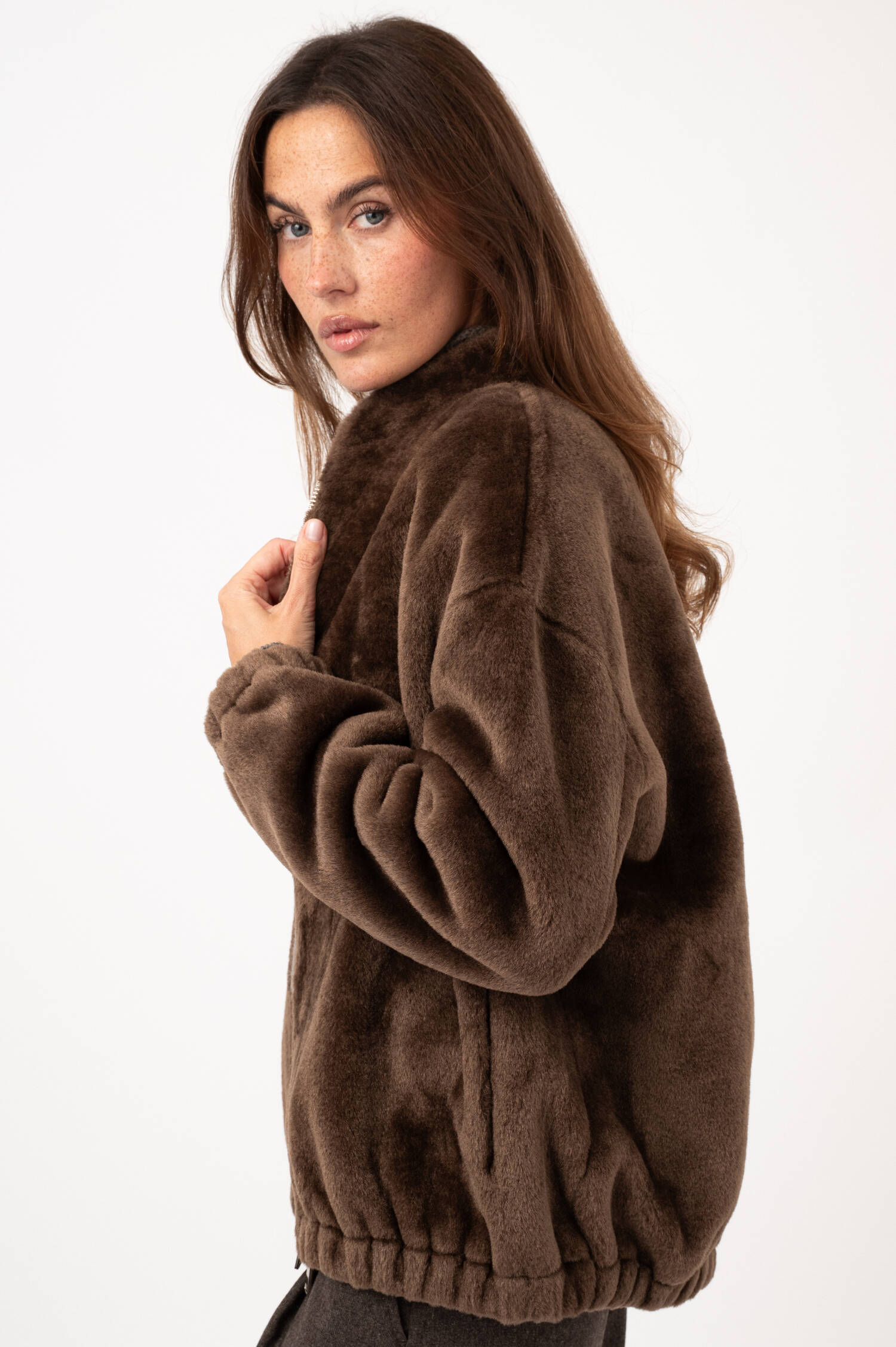 Faux-Fur-Bomberjacke SHAO in Braun