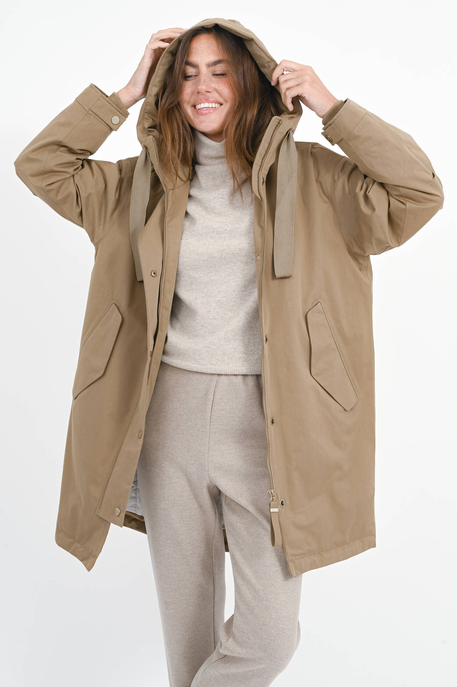 Jacke META mit Kapuze in Dark Sand Jacke META mit Kapuze in Dark Sand