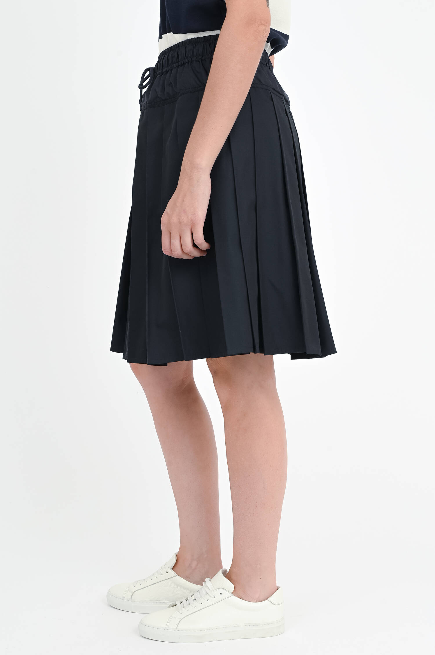 Faltenrock in Marine