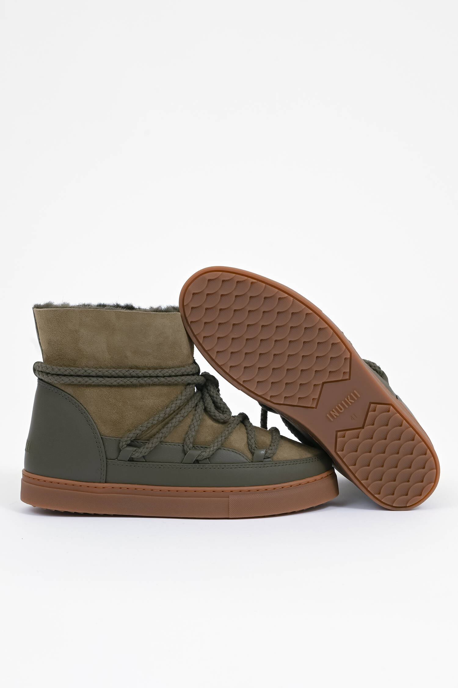 Lammfell-Boots CLASSIC aus Veloursleder in Oliv Lammfell-Boots CLASSIC aus Veloursleder in Oliv