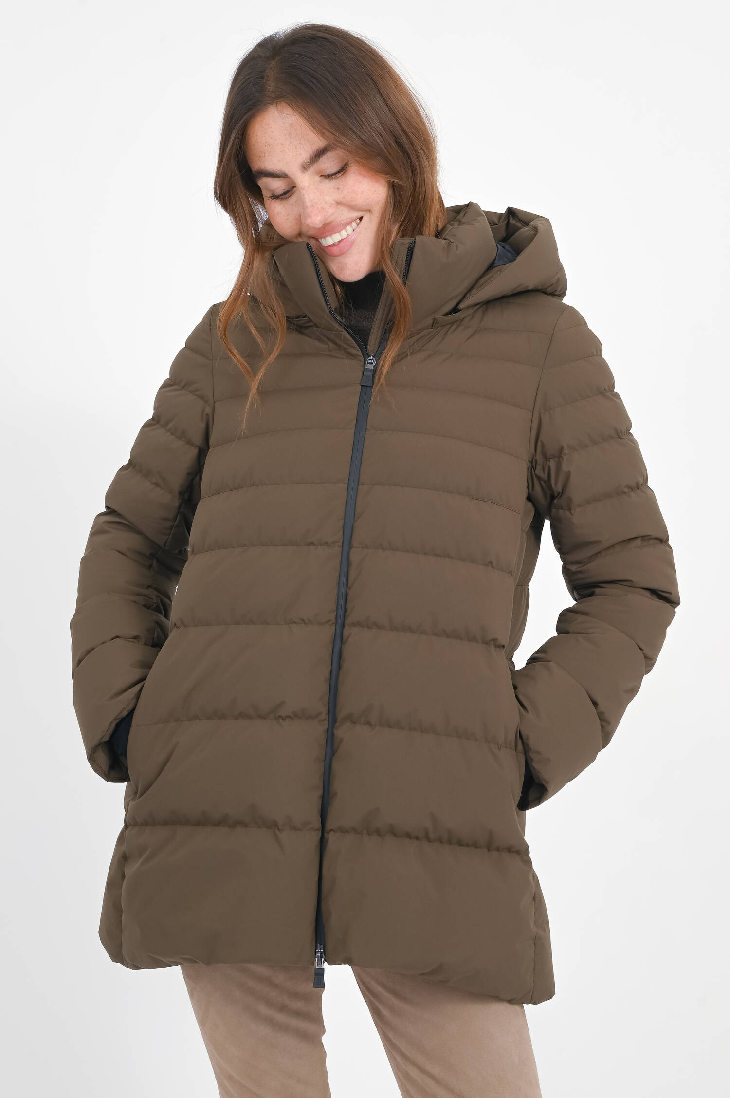 Daunen Kurzmantel mit Stepp-Optik in Schlamm Daunen Kurzmantel mit Stepp-Optik in Schlamm