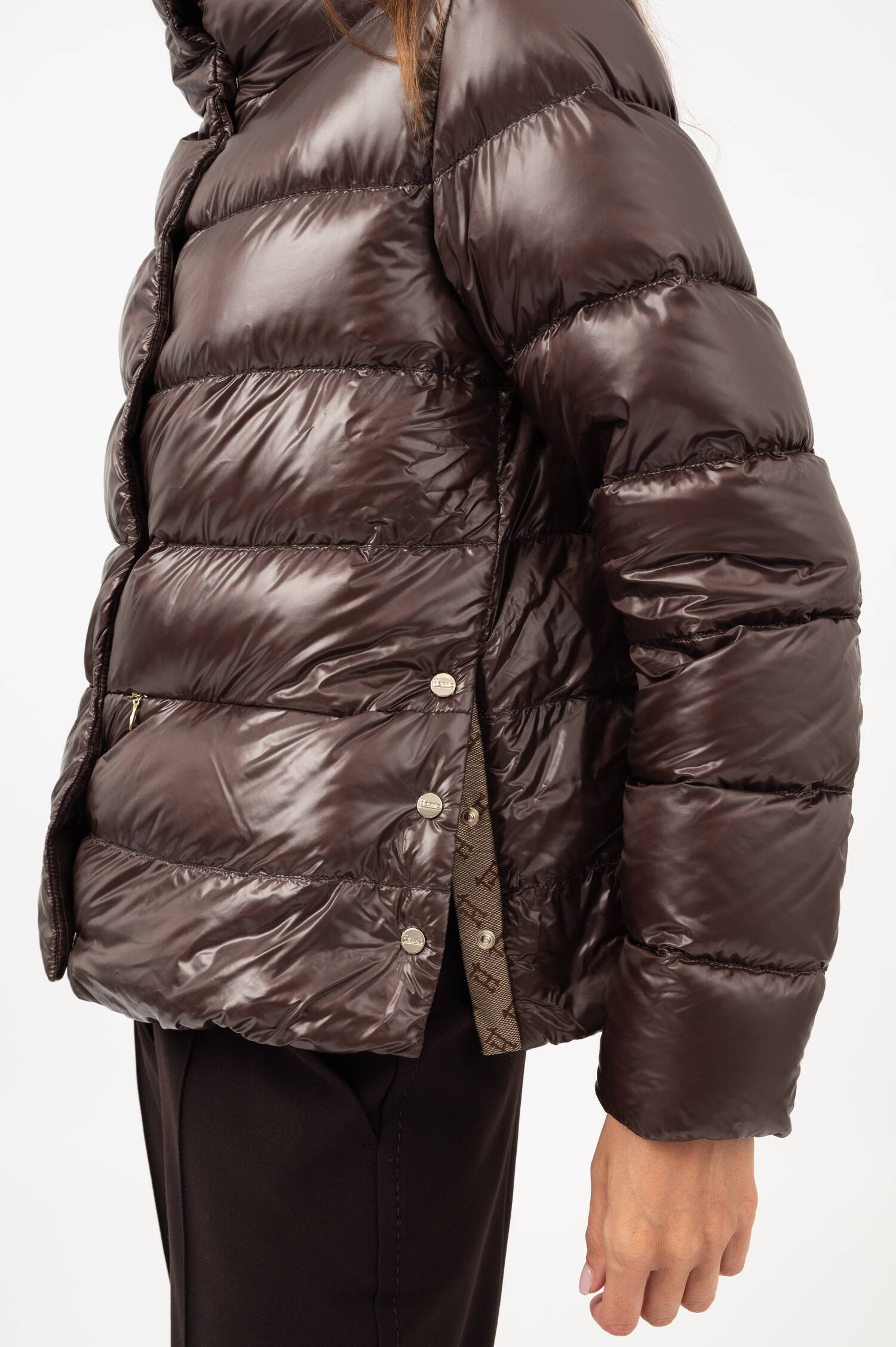 Daunenjacke mit breitem Stehkragen in Schokobraun Daunenjacke mit breitem Stehkragen in Schokobraun