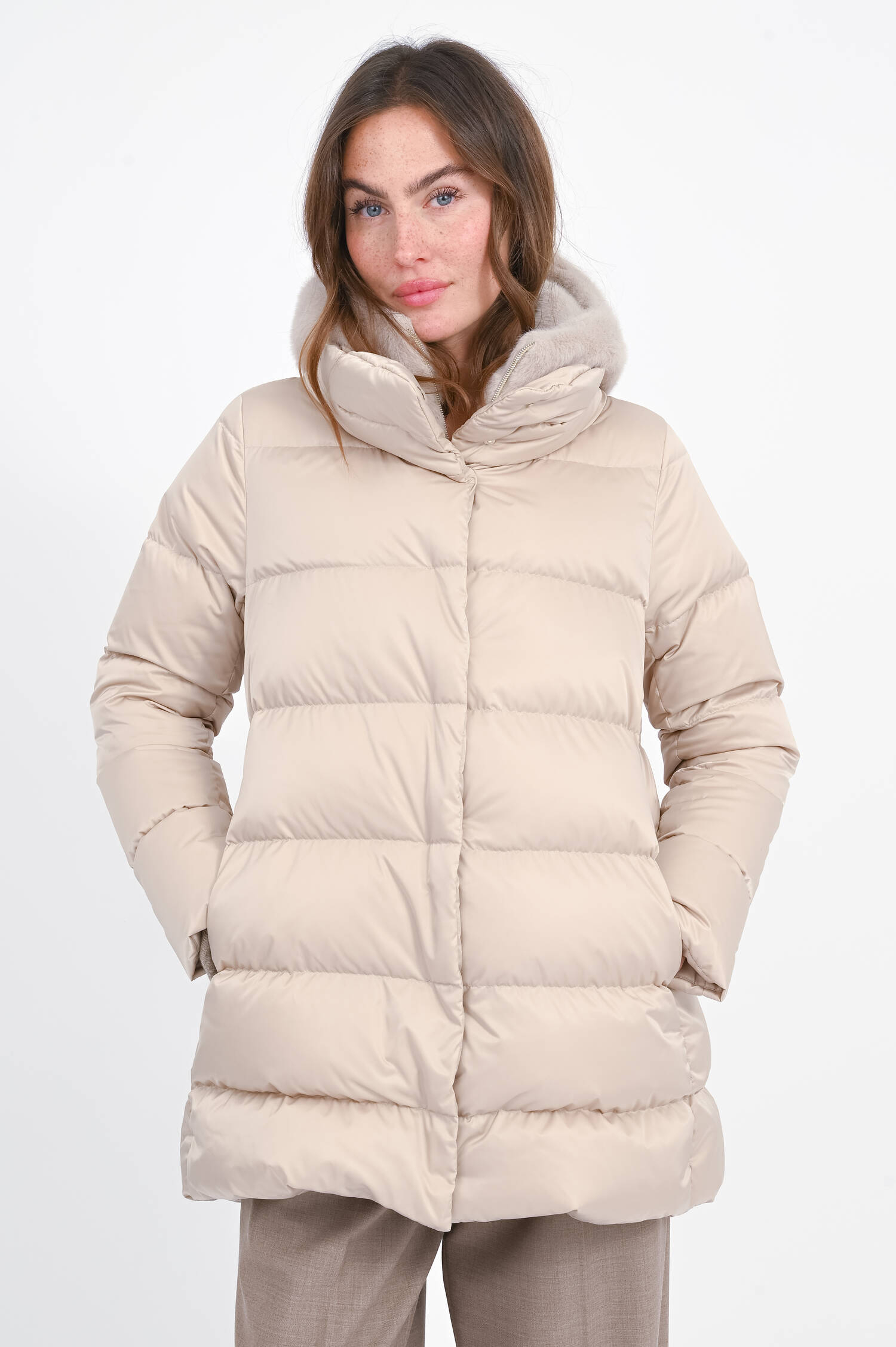 Hybrid Jacke mit Kapuze in Chantilly Hybrid Jacke mit Kapuze in Chantilly