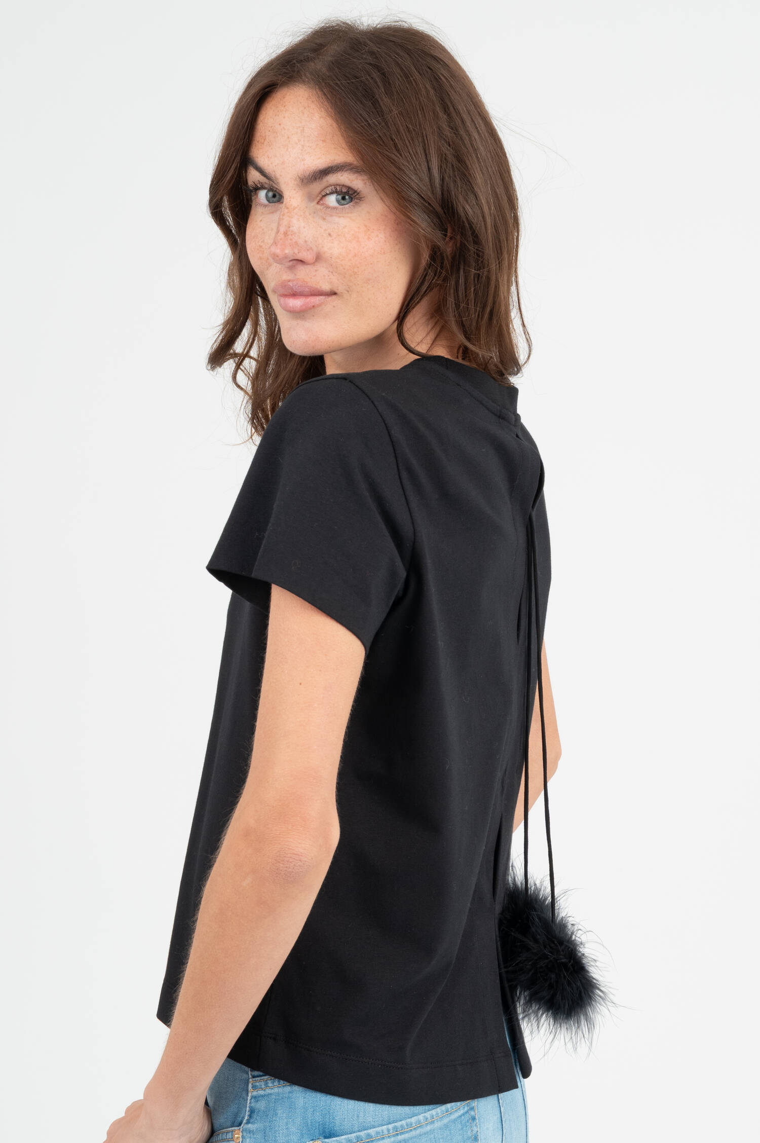 T-Shirt mit Feder-Detail in Schwarz T-Shirt mit Feder-Detail in Schwarz