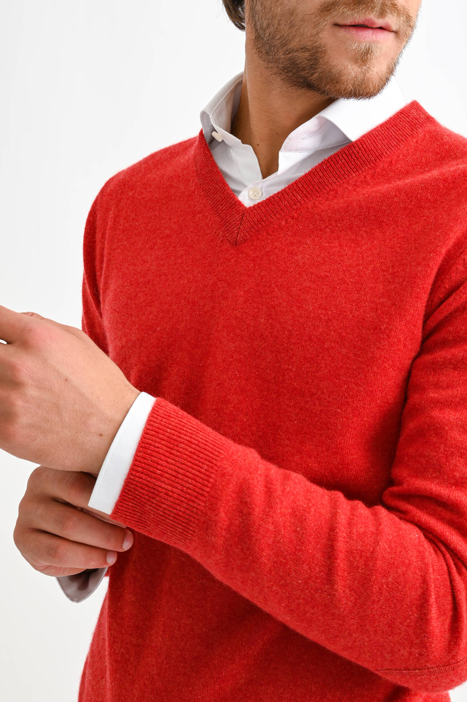 Pullover mit V-Ausschnitt in Rot Pullover mit V-Ausschnitt in Rot