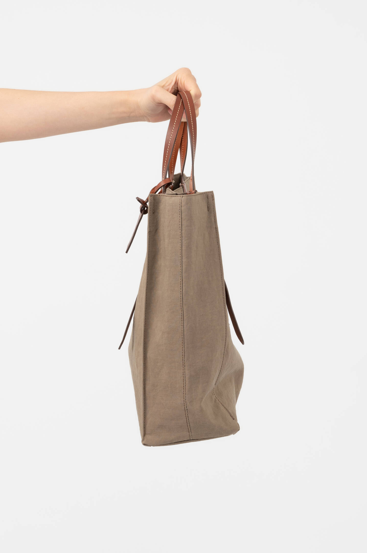 Tasche EDGE CARRY in Taupe Tasche EDGE CARRY in Taupe