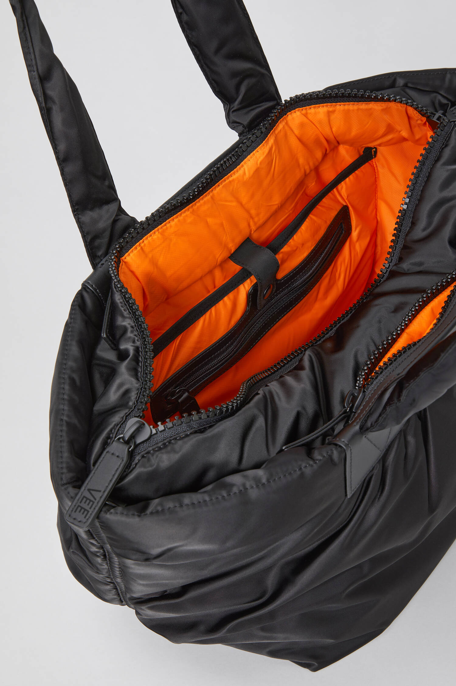 Tasche CABA TOTE MEDIUM in Schwarz